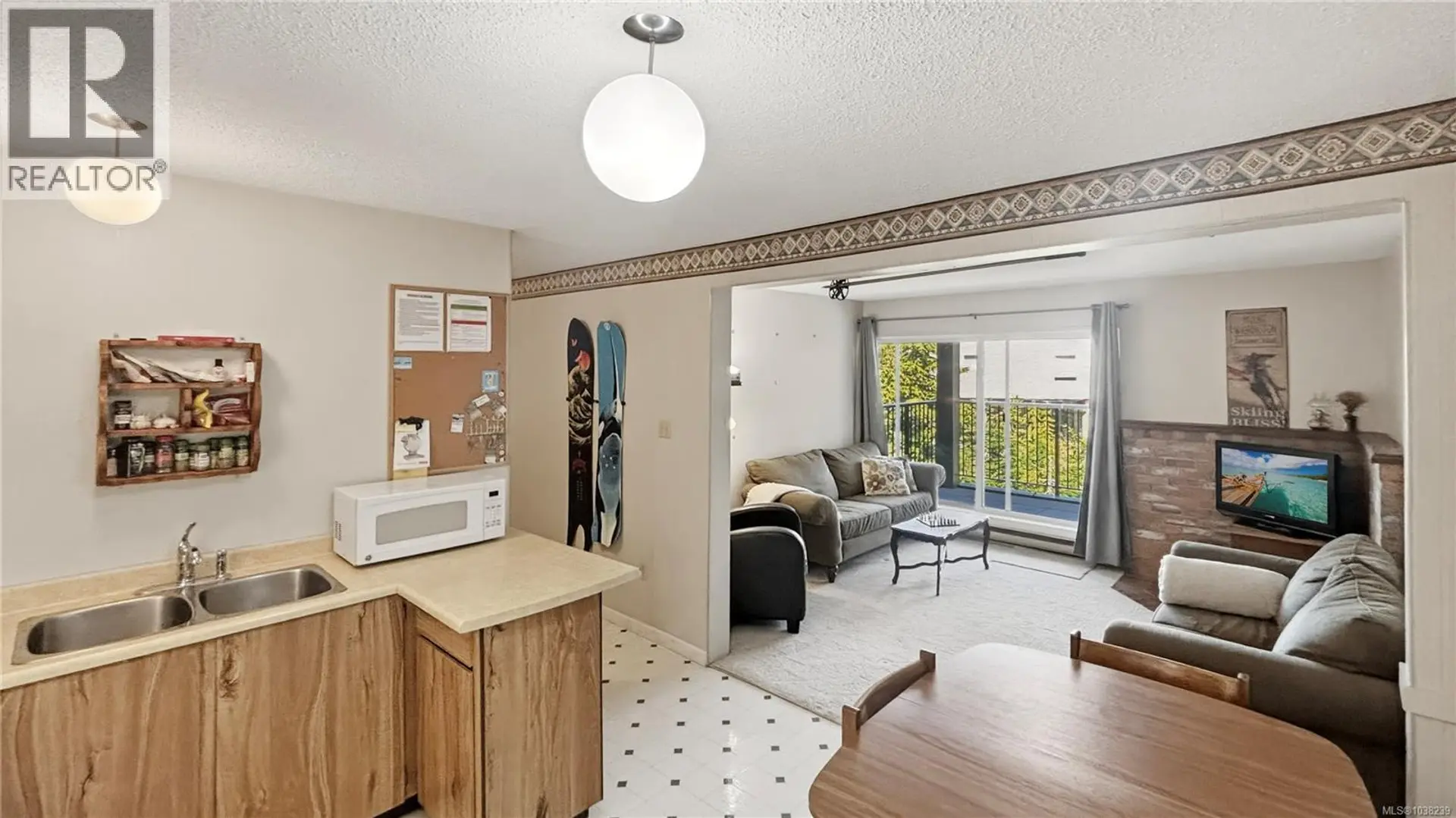 Property at #106 695 Castle Crag Cres, Courtenay, BC