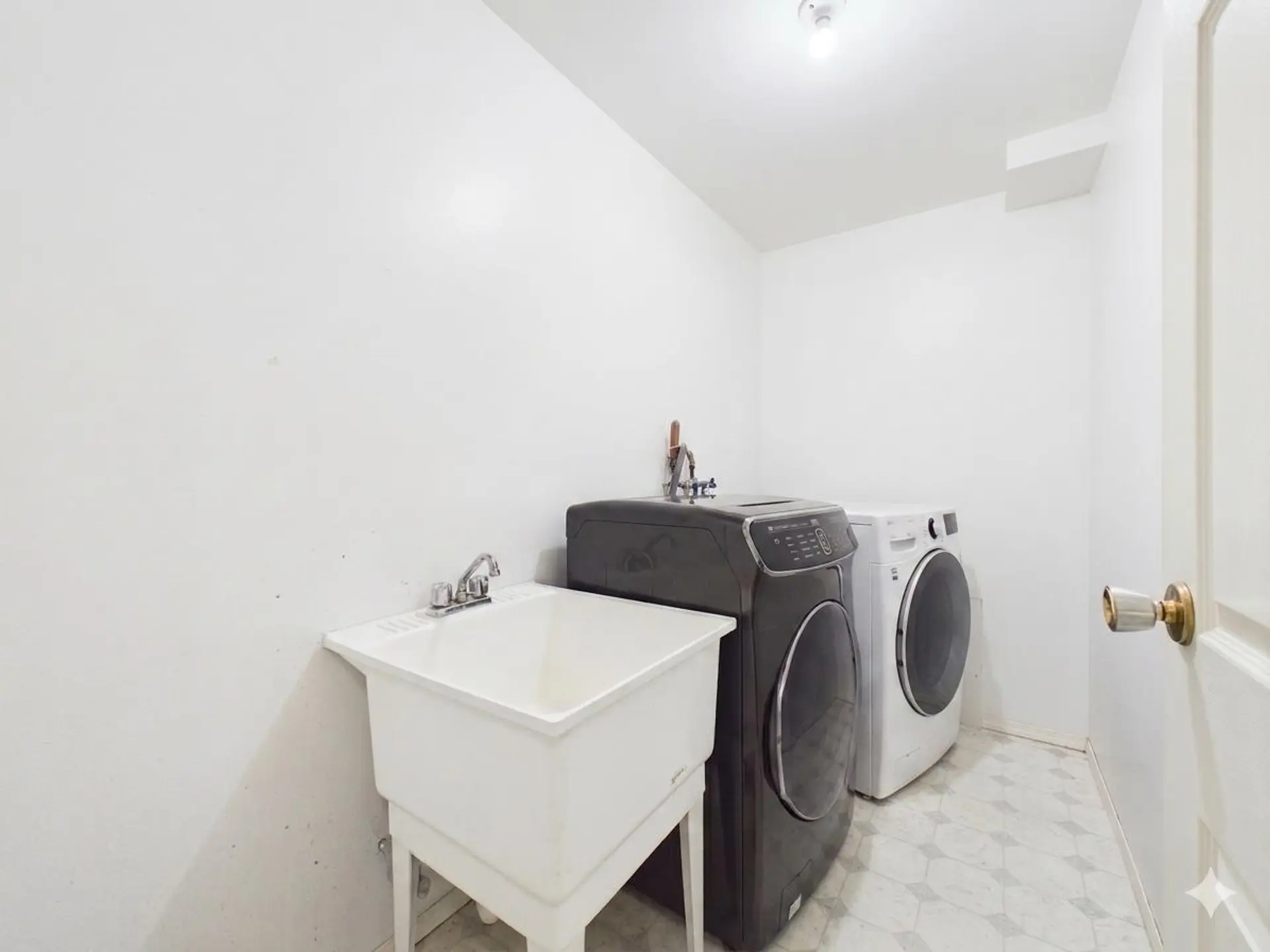 1148 Howse Place - Image 3