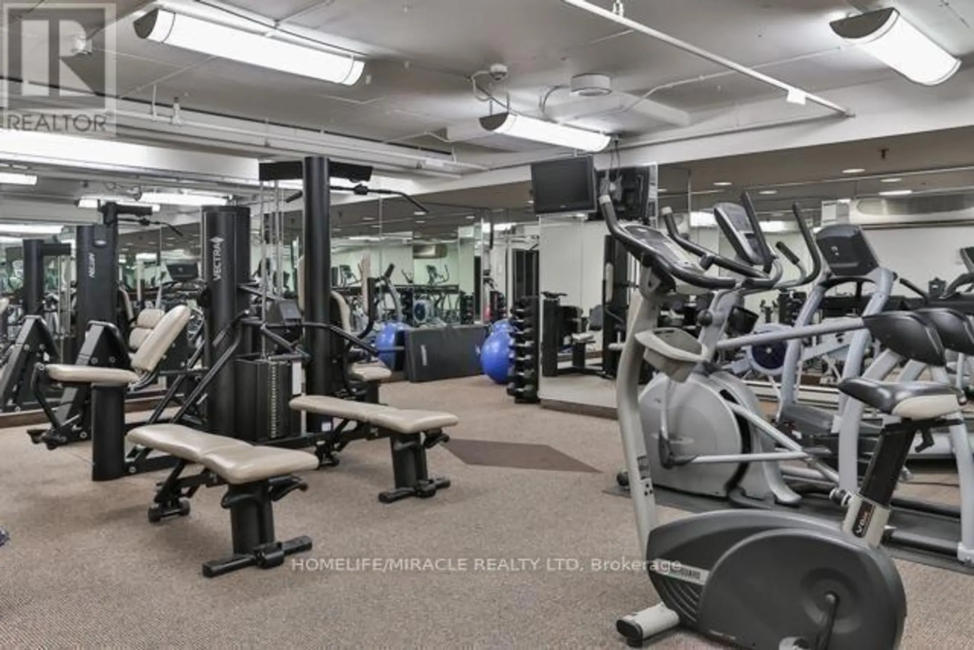 #605 95 LOMBARD STREET - Image 17