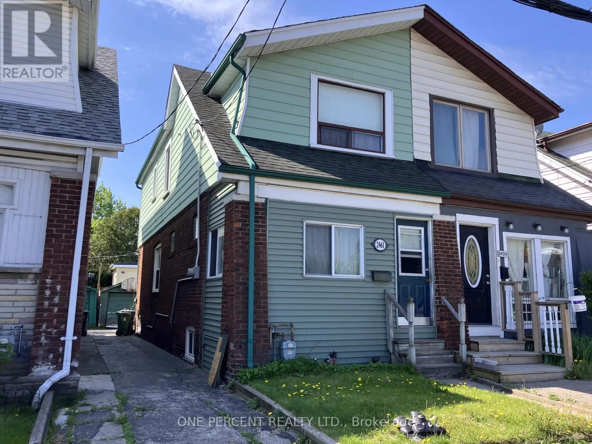 2461 GERRARD STREET E - Image 1