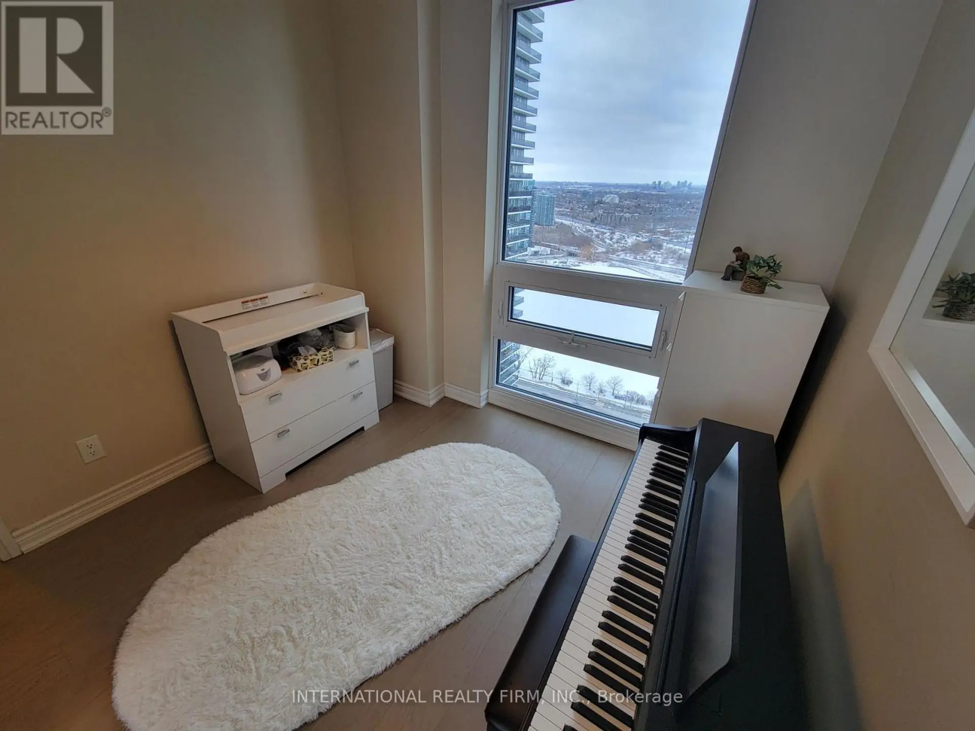 #3107 59 ANNIE CRAIG DRIVE - Image 9