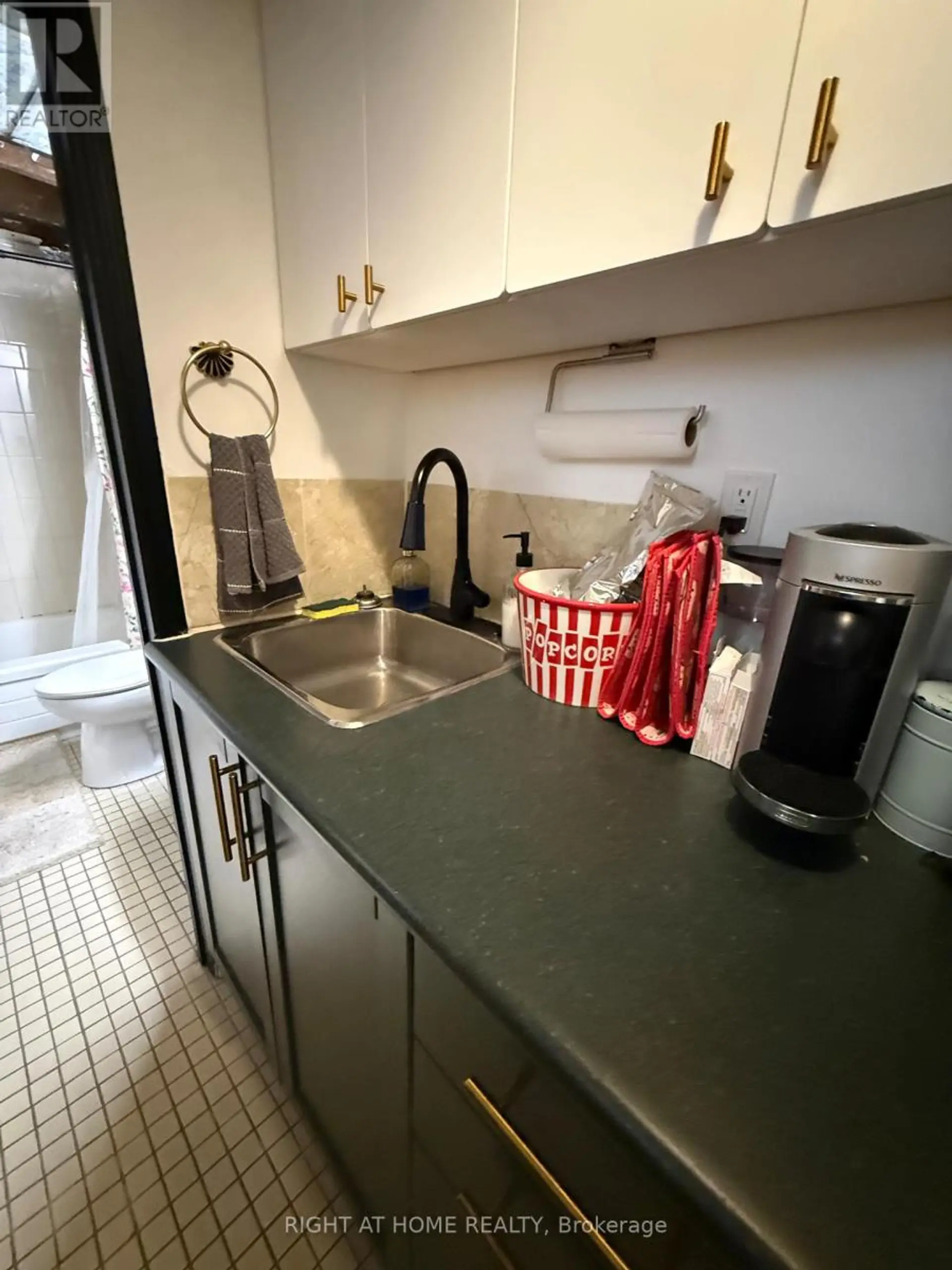 106 DONLANDS AVENUE - Image 5