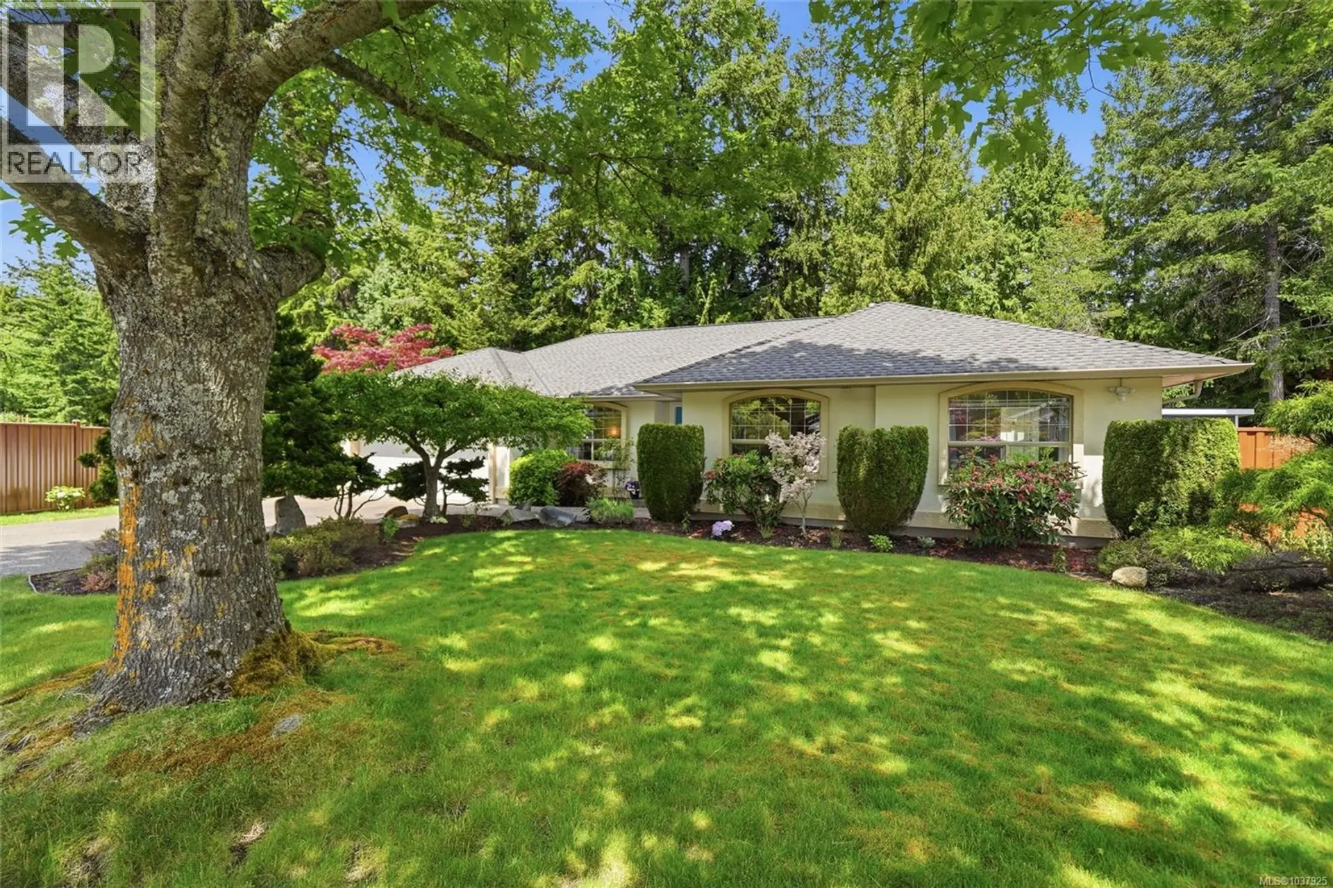 Property at 541 Tyee Cres, Qualicum Beach, BC