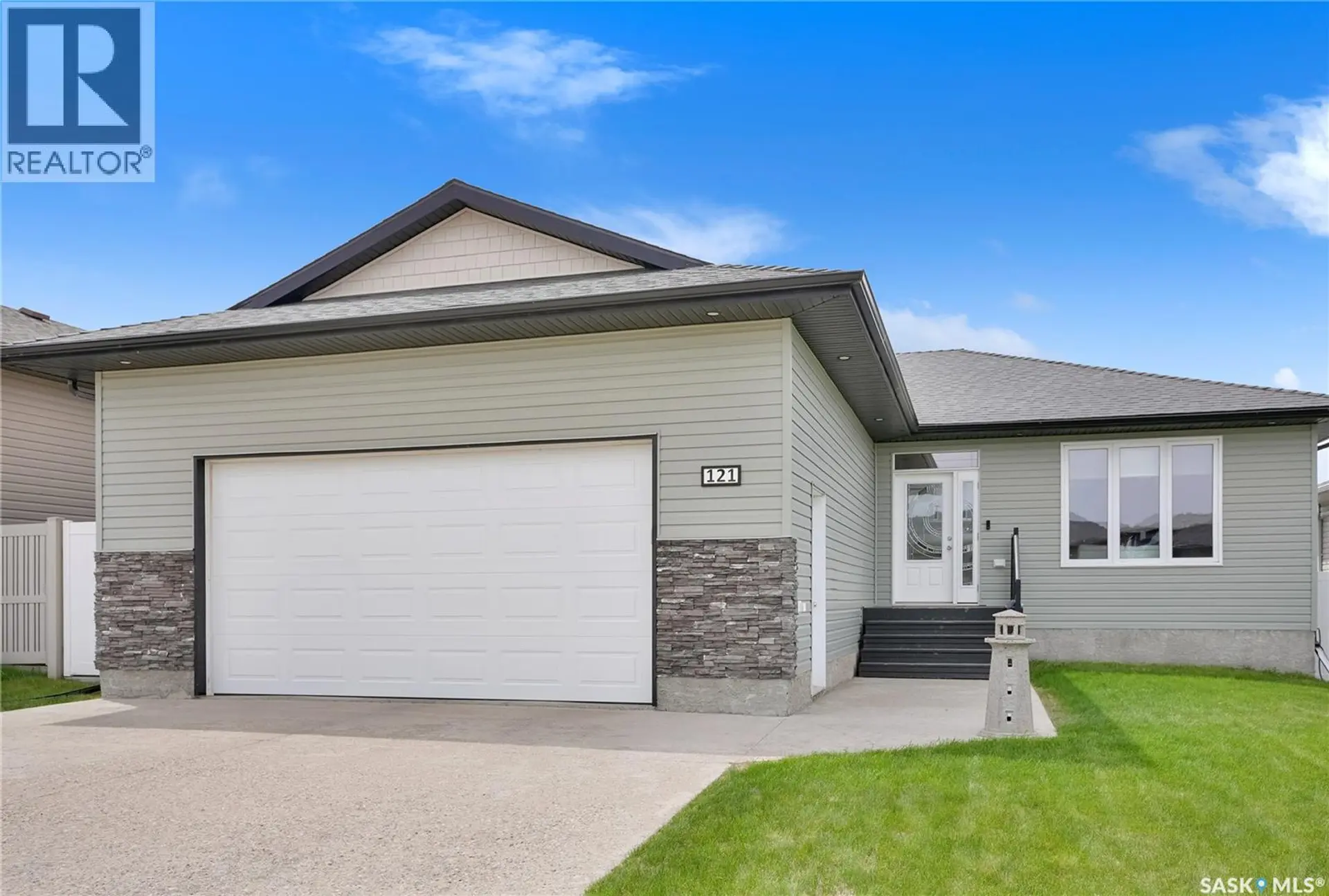 Property at 121 Everton CRESCENT, Moose Jaw, SK