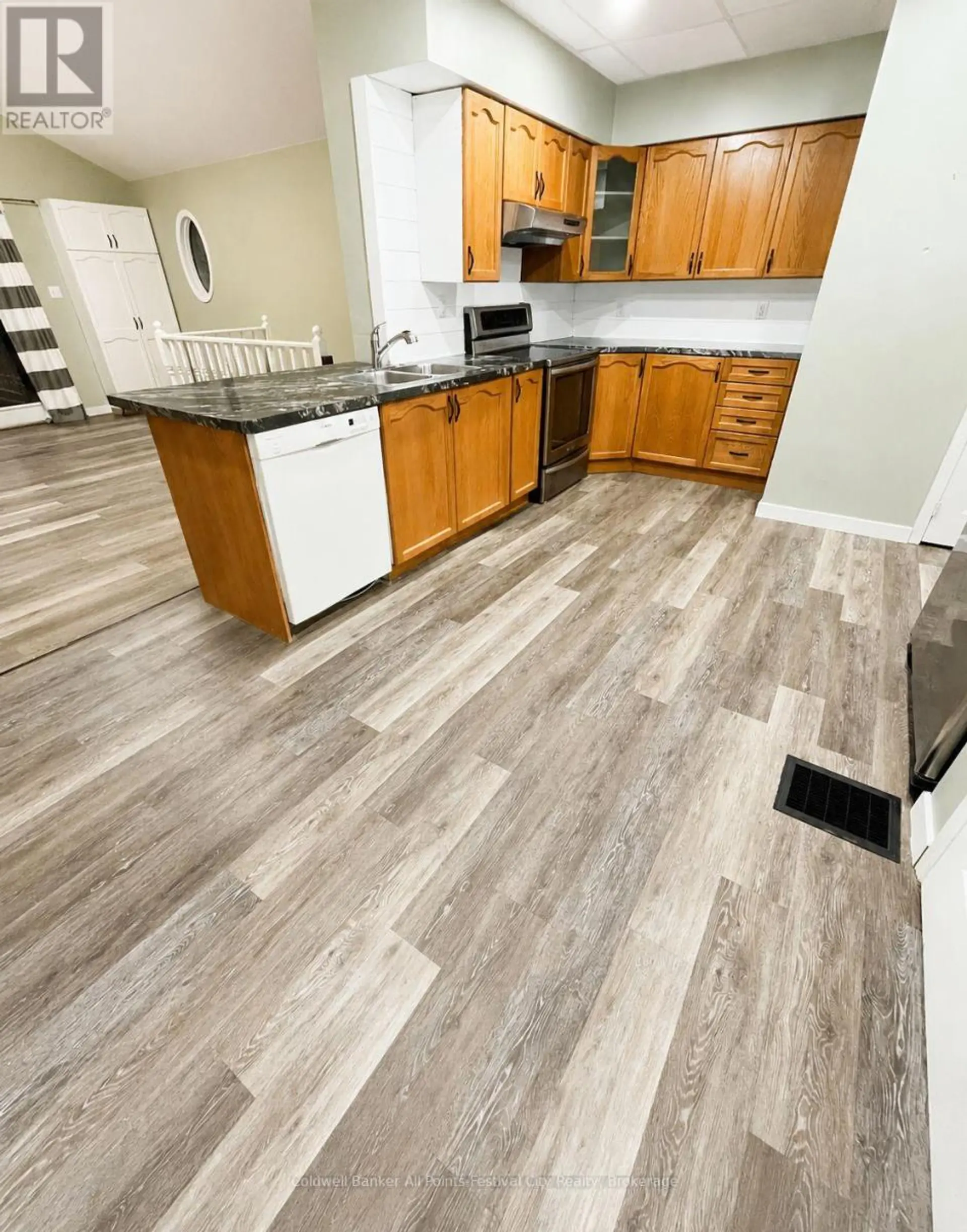 100 JOHN STREET E - Image 3
