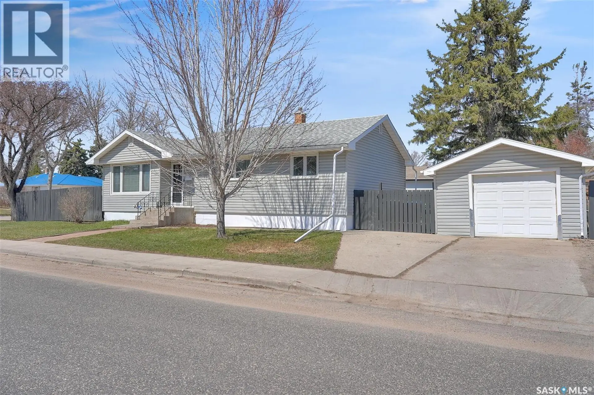 Property at 2050 Jubilee AVENUE, Regina, SK