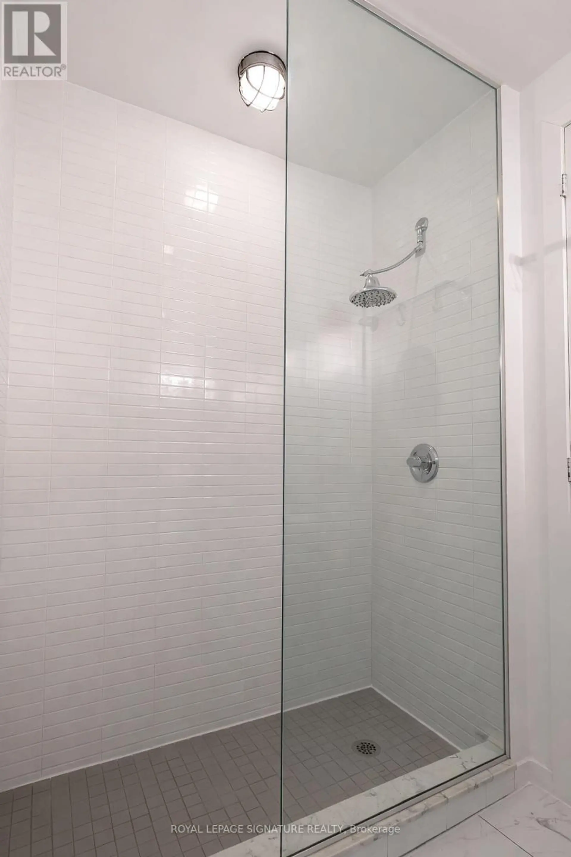 #305 23 BRANT STREET - Image 17