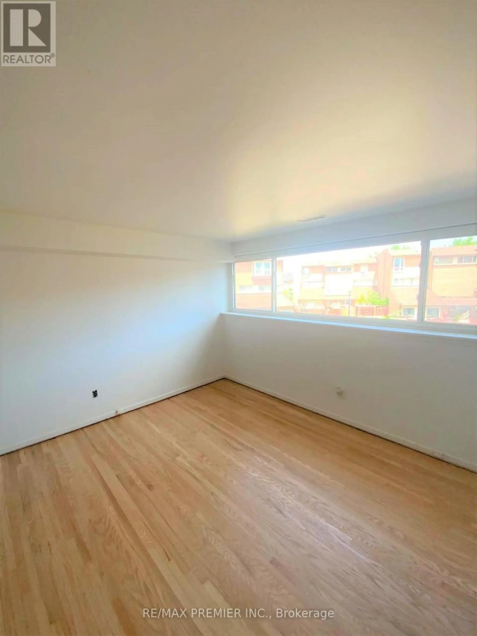#82 248 JOHN GARLAND BOULEVARD - Image 11