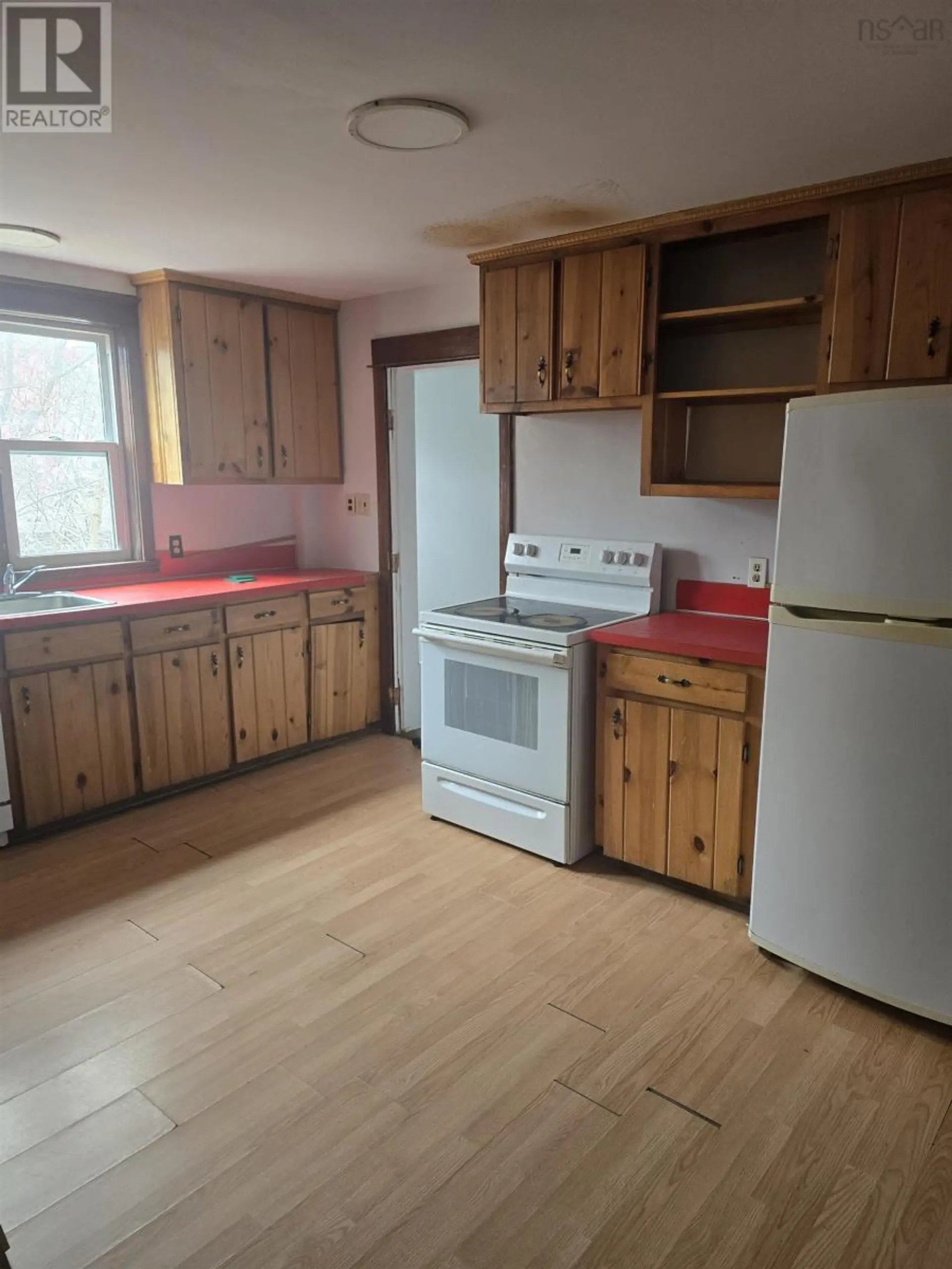 111 Tacoma Drive - Image 2