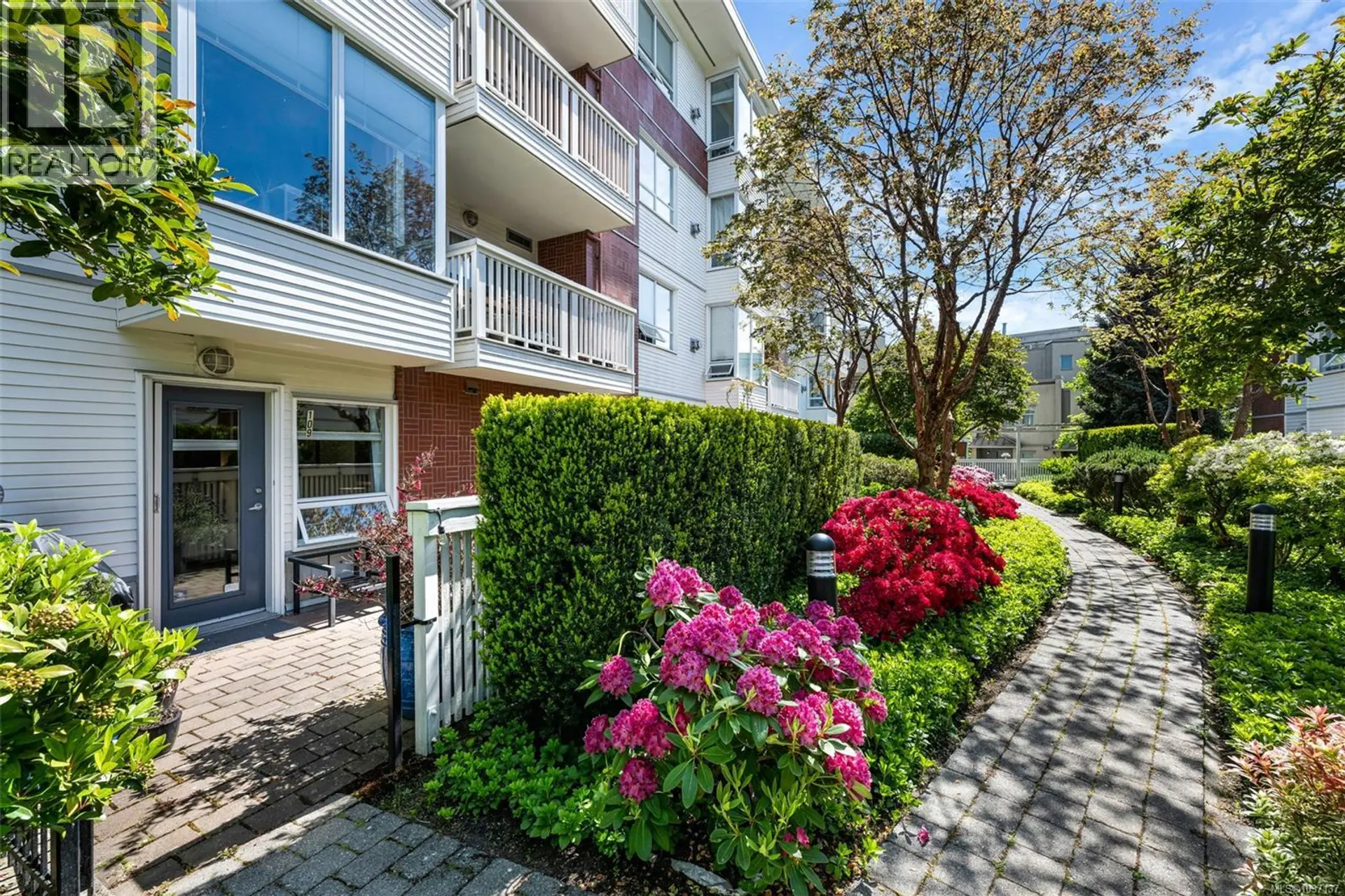 Property at #109 380 Waterfront Cres, Victoria, BC