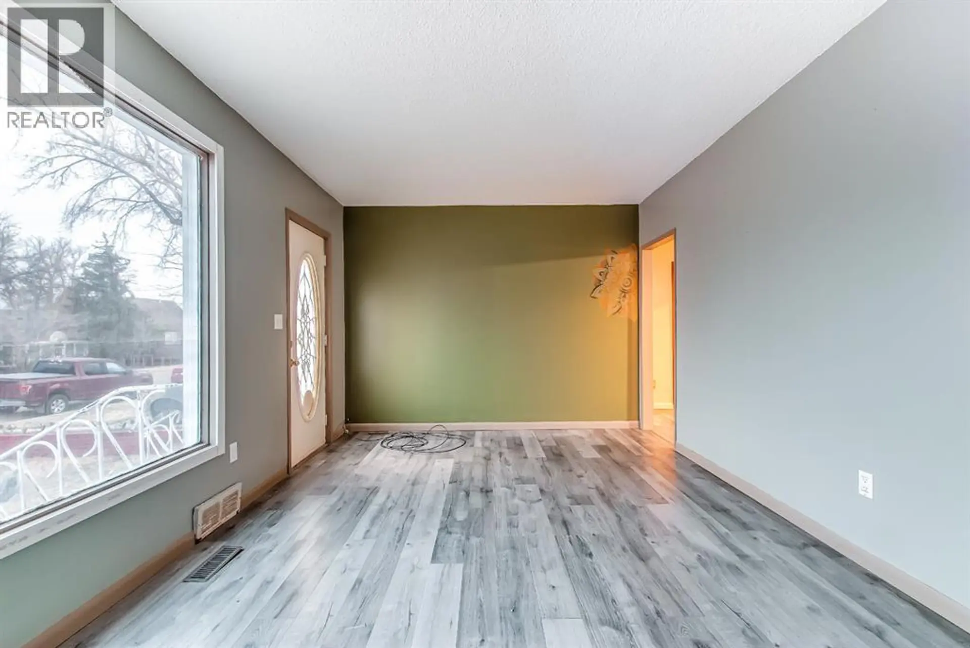 219 4 Street SE - Image 4