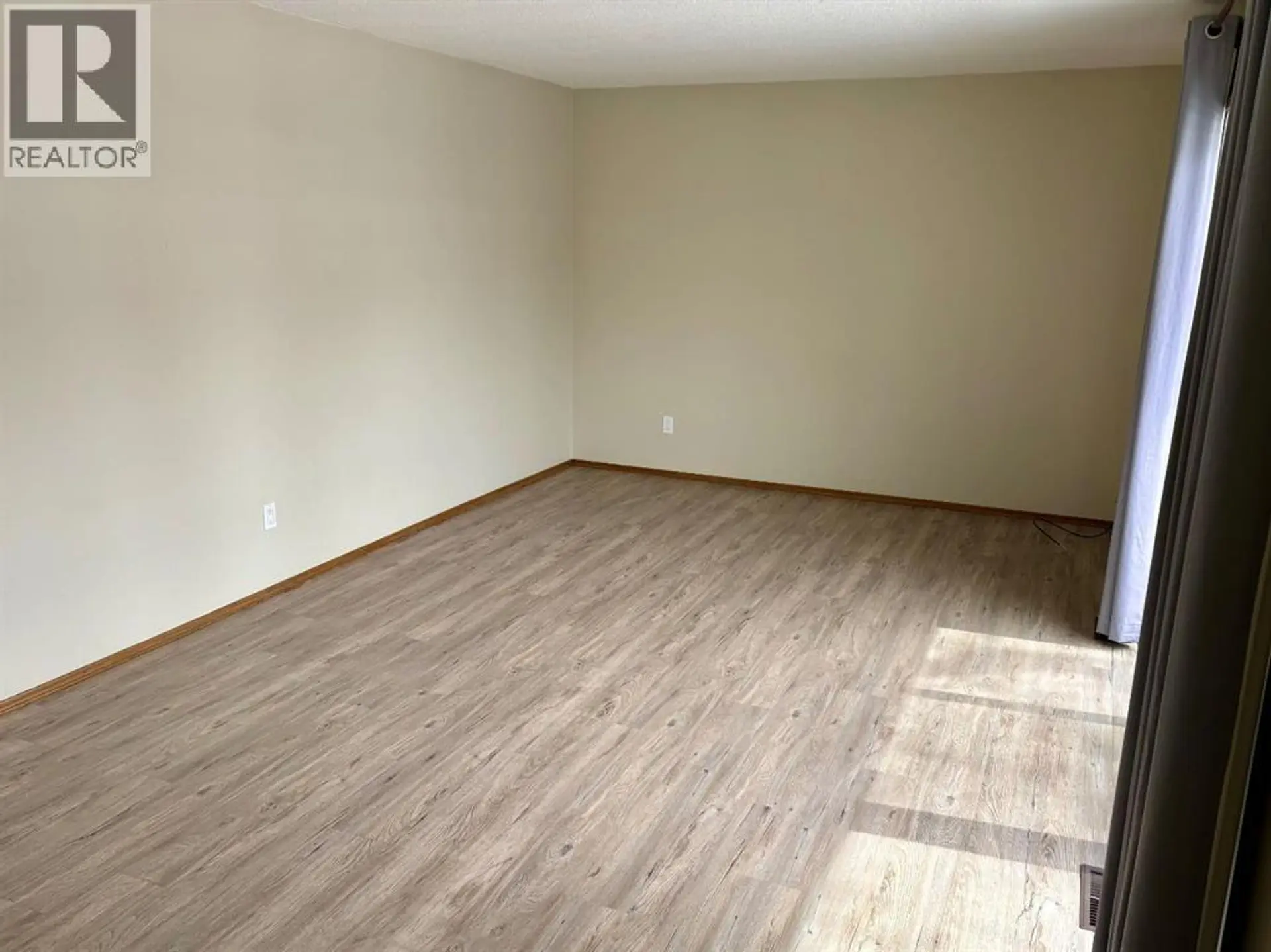 4828 Varsity Drive NW - Image 4