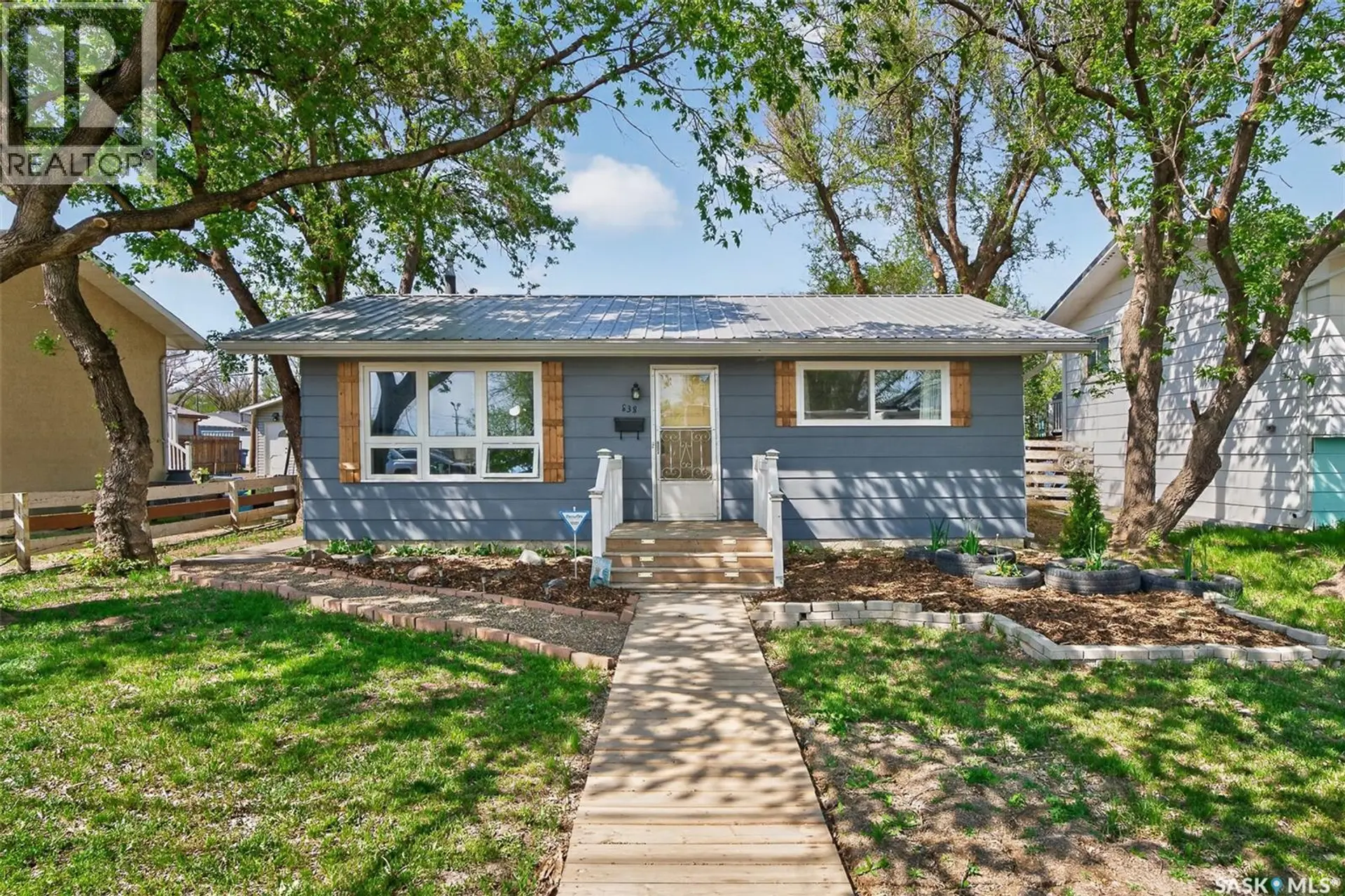 Property at 838 Ominica STREET W, Moose Jaw, SK
