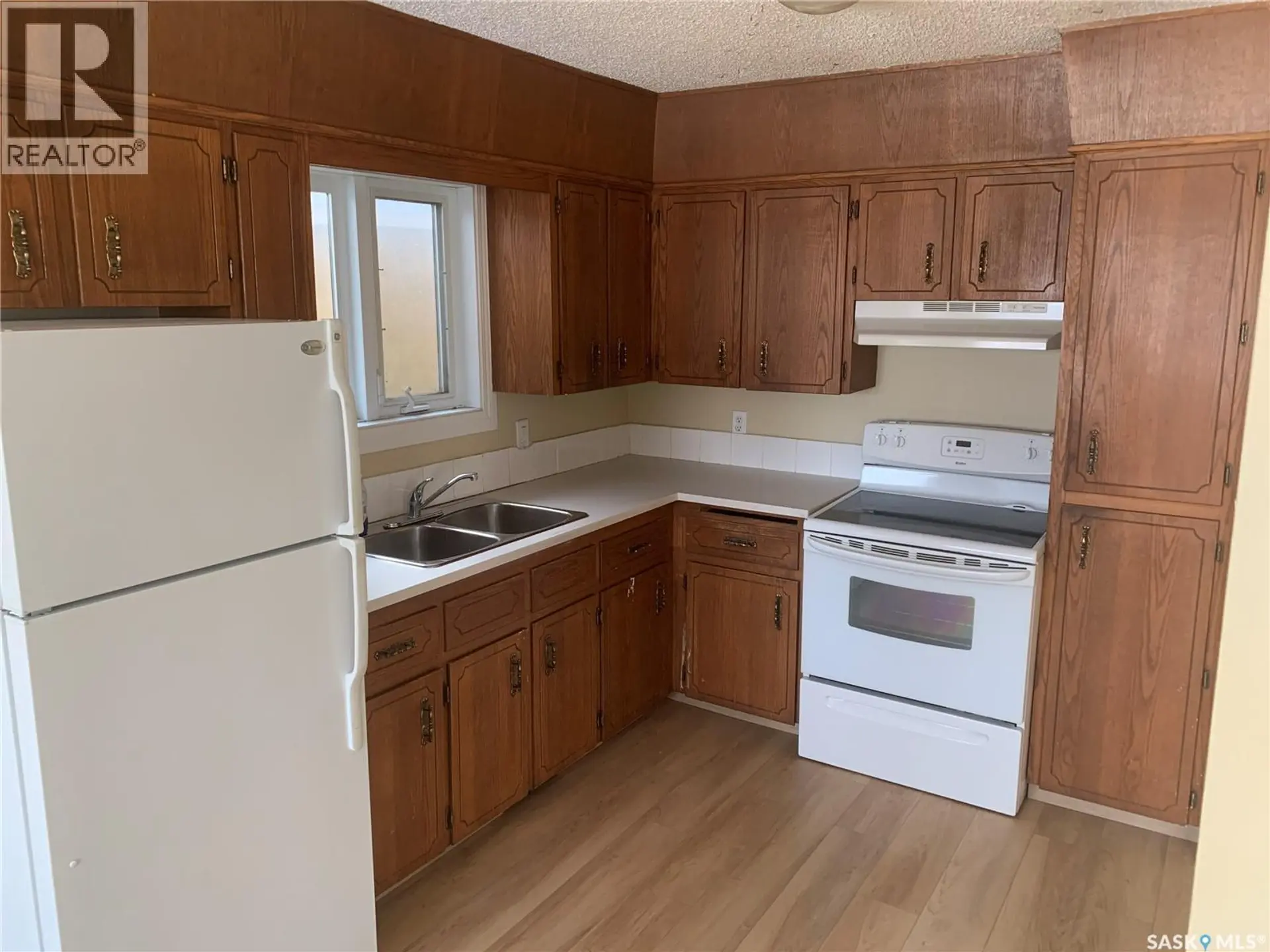 111 M AVENUE S - Image 2