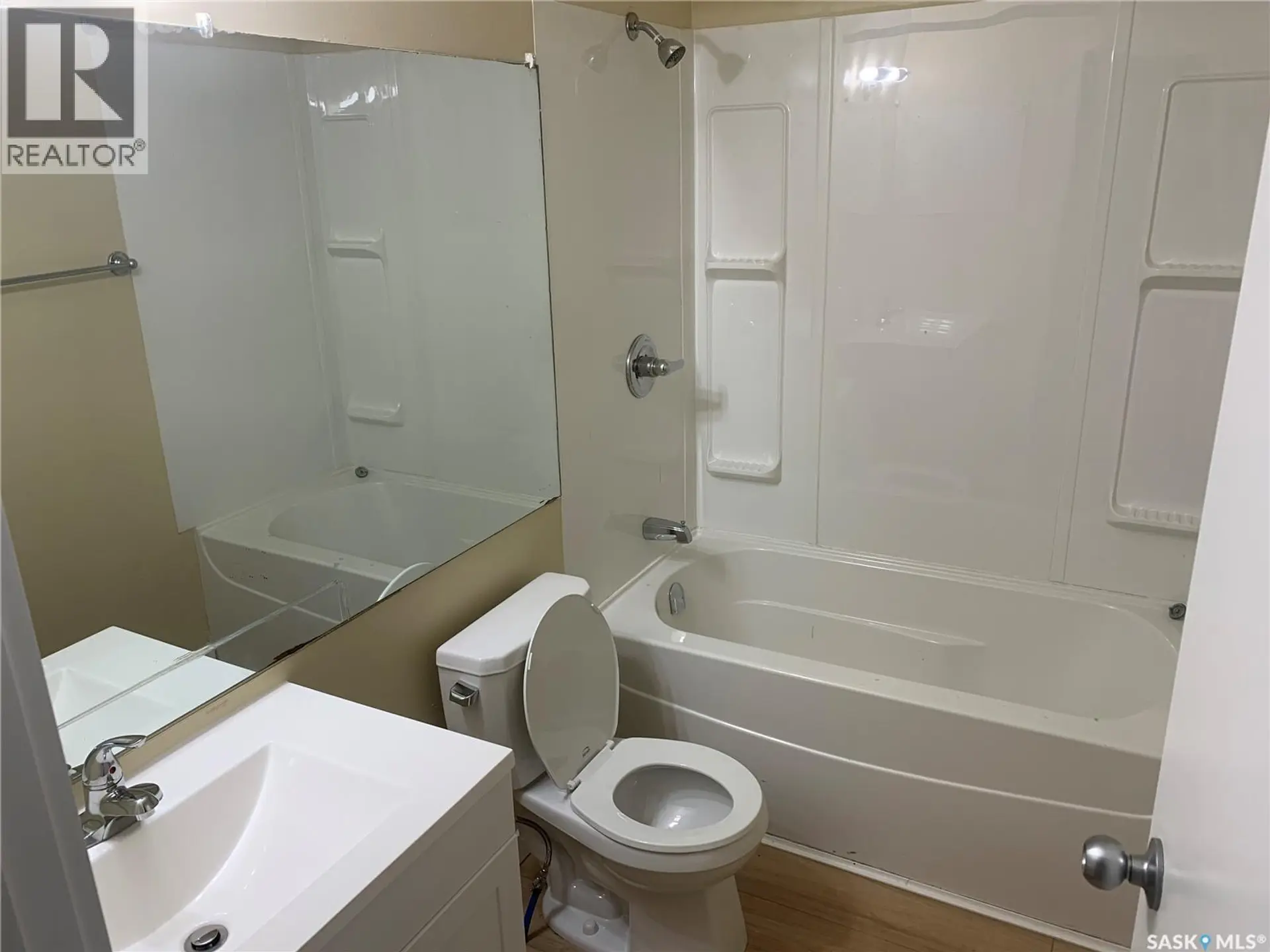 111 M AVENUE S - Image 5