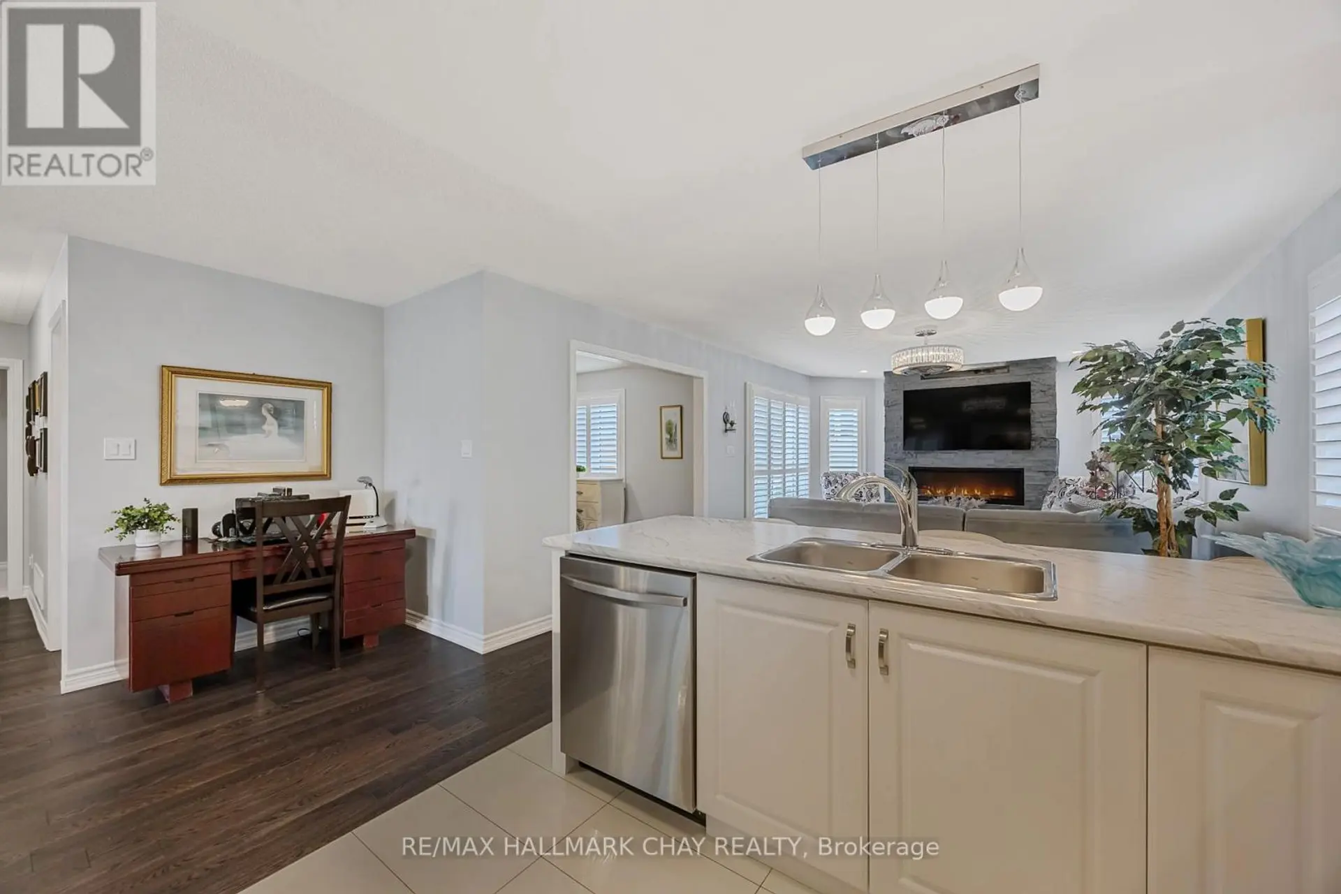 17 SOPHIE LANE S - Image 10
