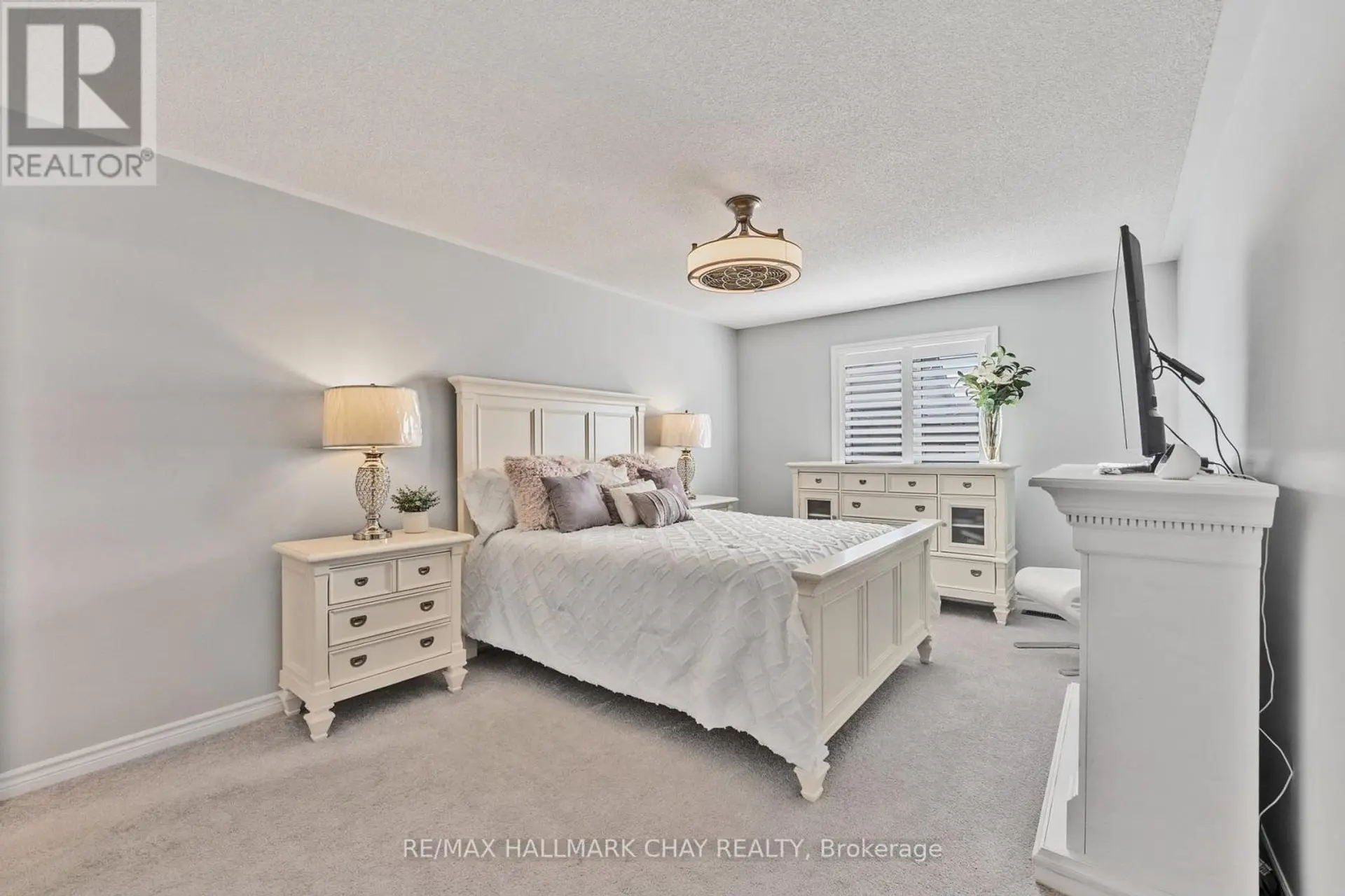 17 SOPHIE LANE S - Image 11