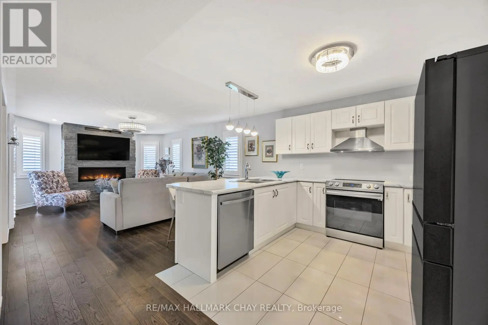 17 SOPHIE LANE S - Image 5