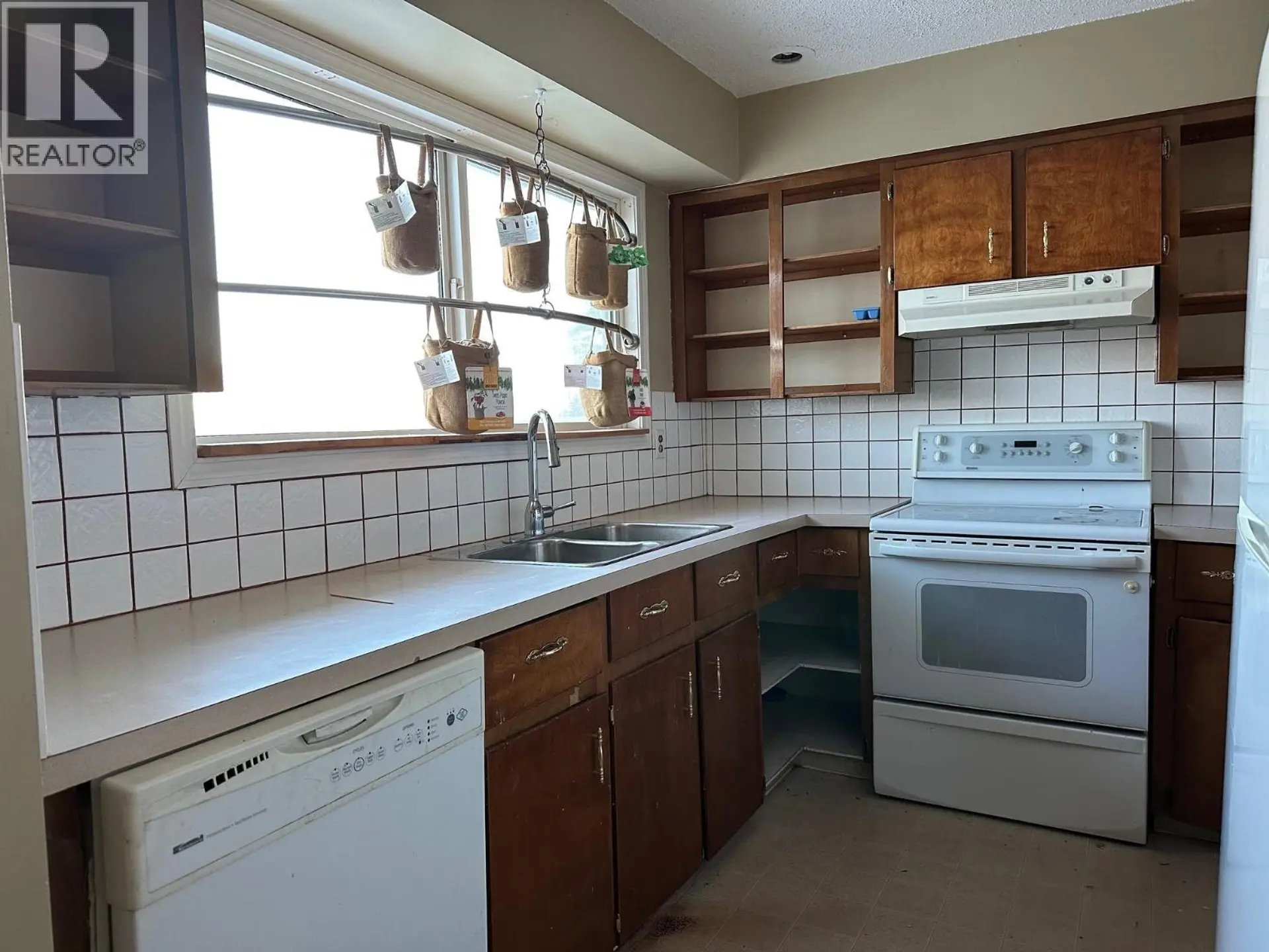 11308 89A STREET - Image 2