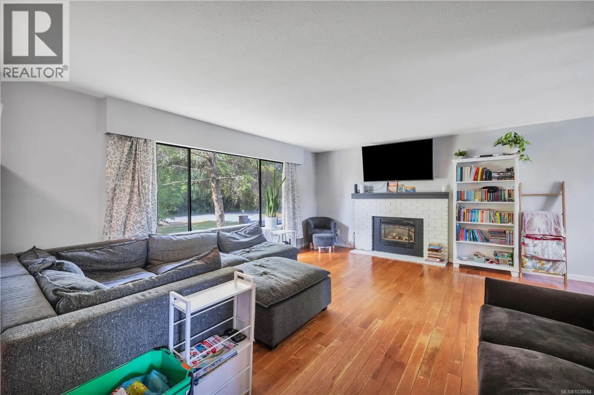 1591 Sharon Pl - Image 2