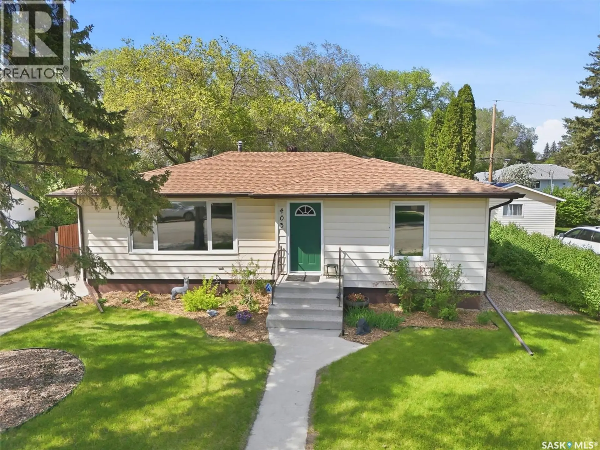 Property at 403 Willow STREET E, Saskatoon, SK
