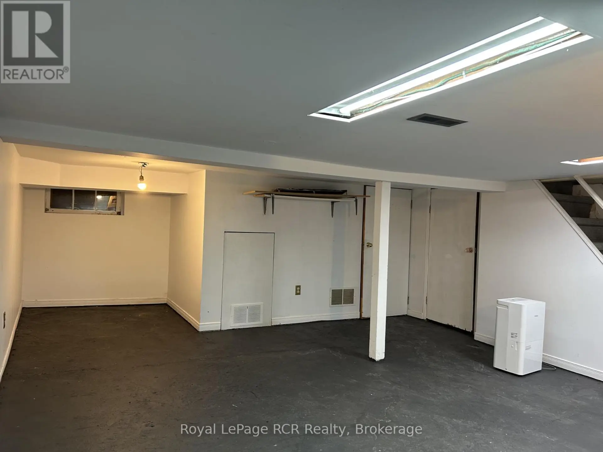 467 14TH STREET W - Image 14