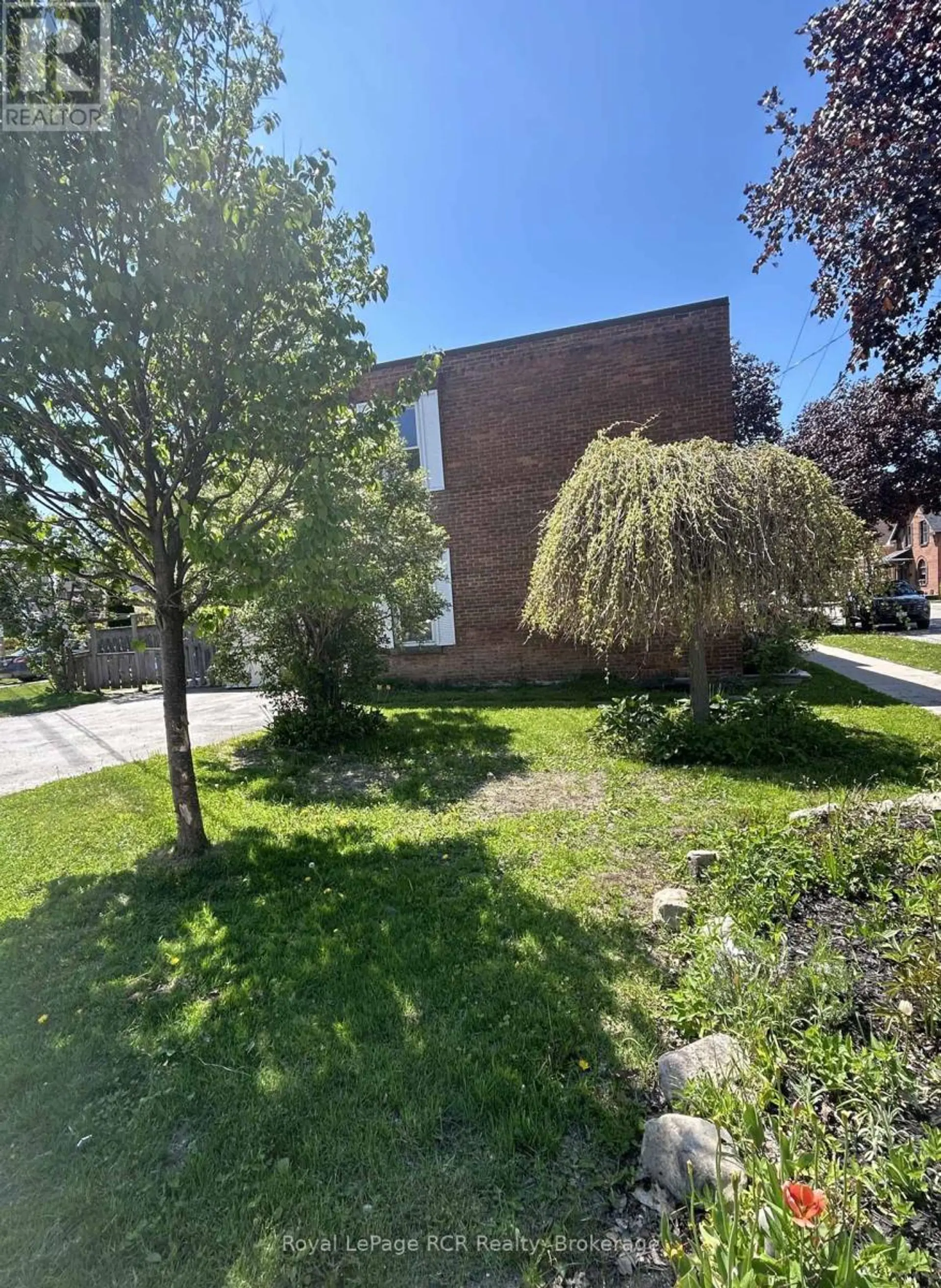 467 14TH STREET W - Image 16