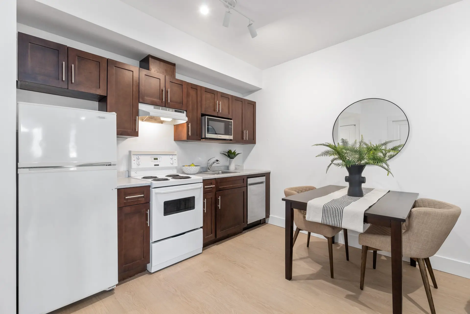 #302 7330 Arbutus Street - Image 5