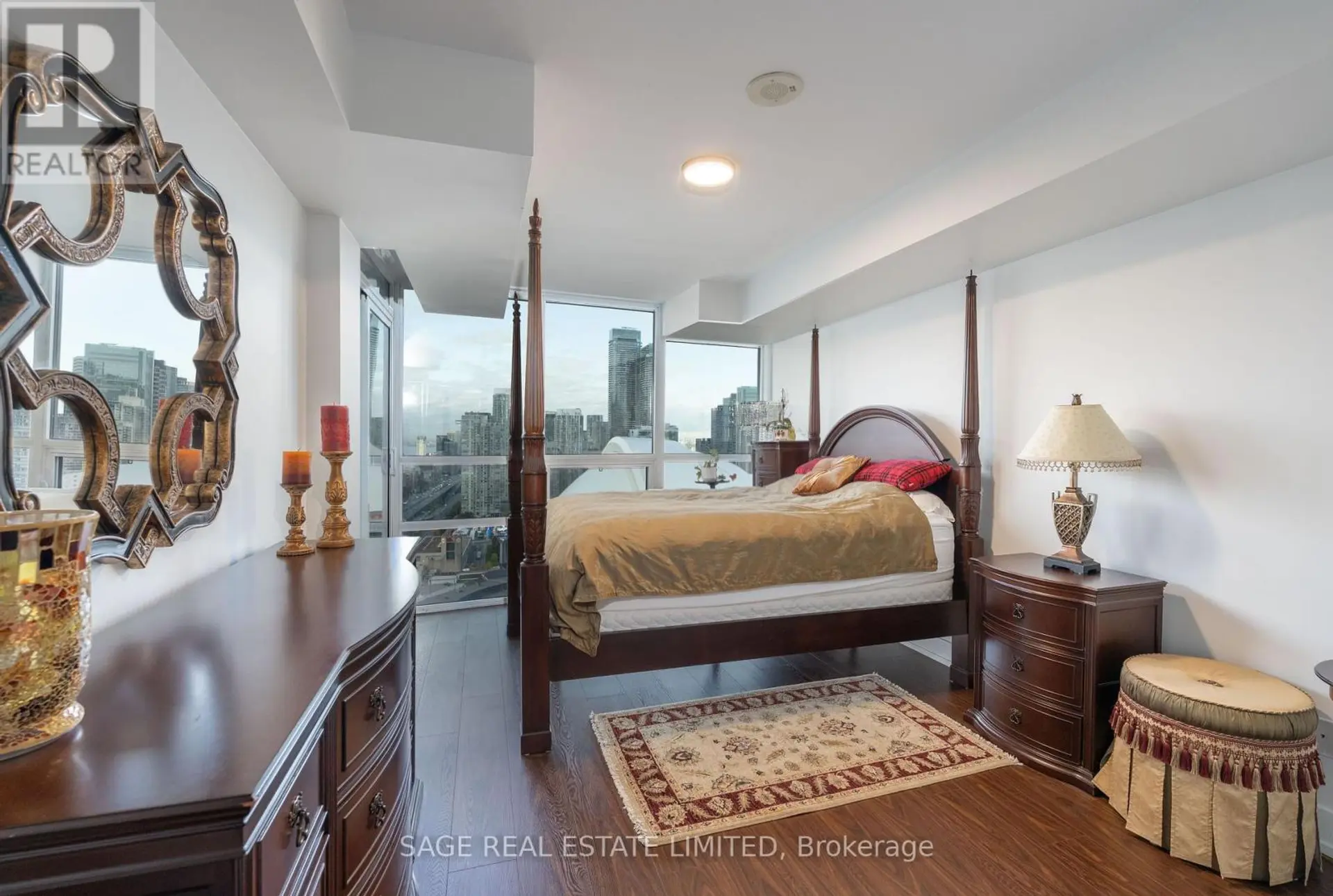 #3712 19 GRAND TRUNK CRESCENT - Image 8
