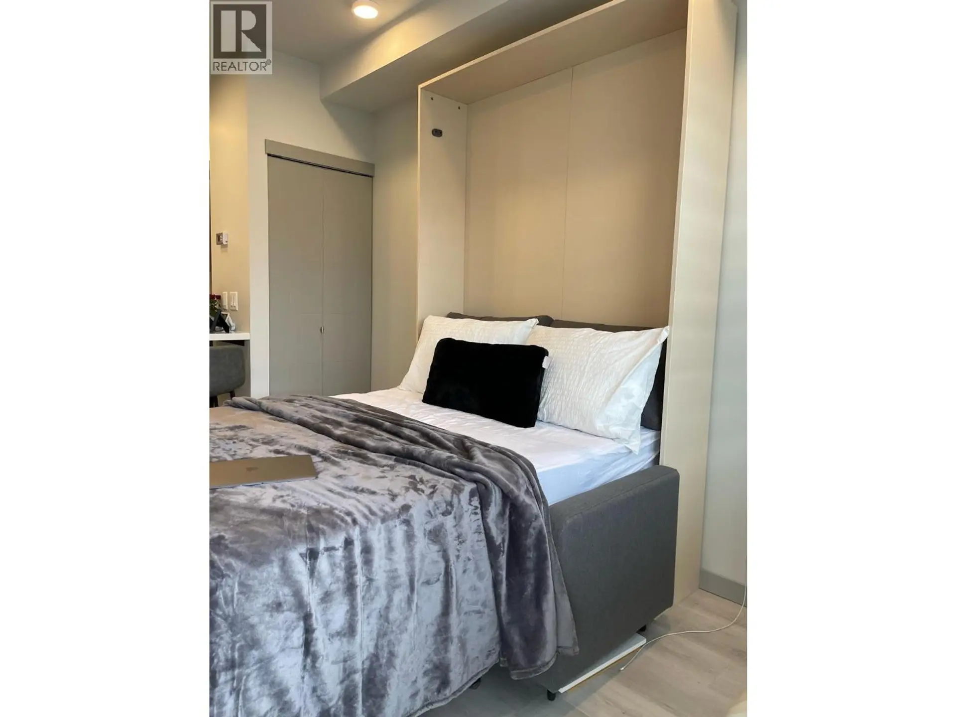 #215 345 DOUGALL Road N - Image 6
