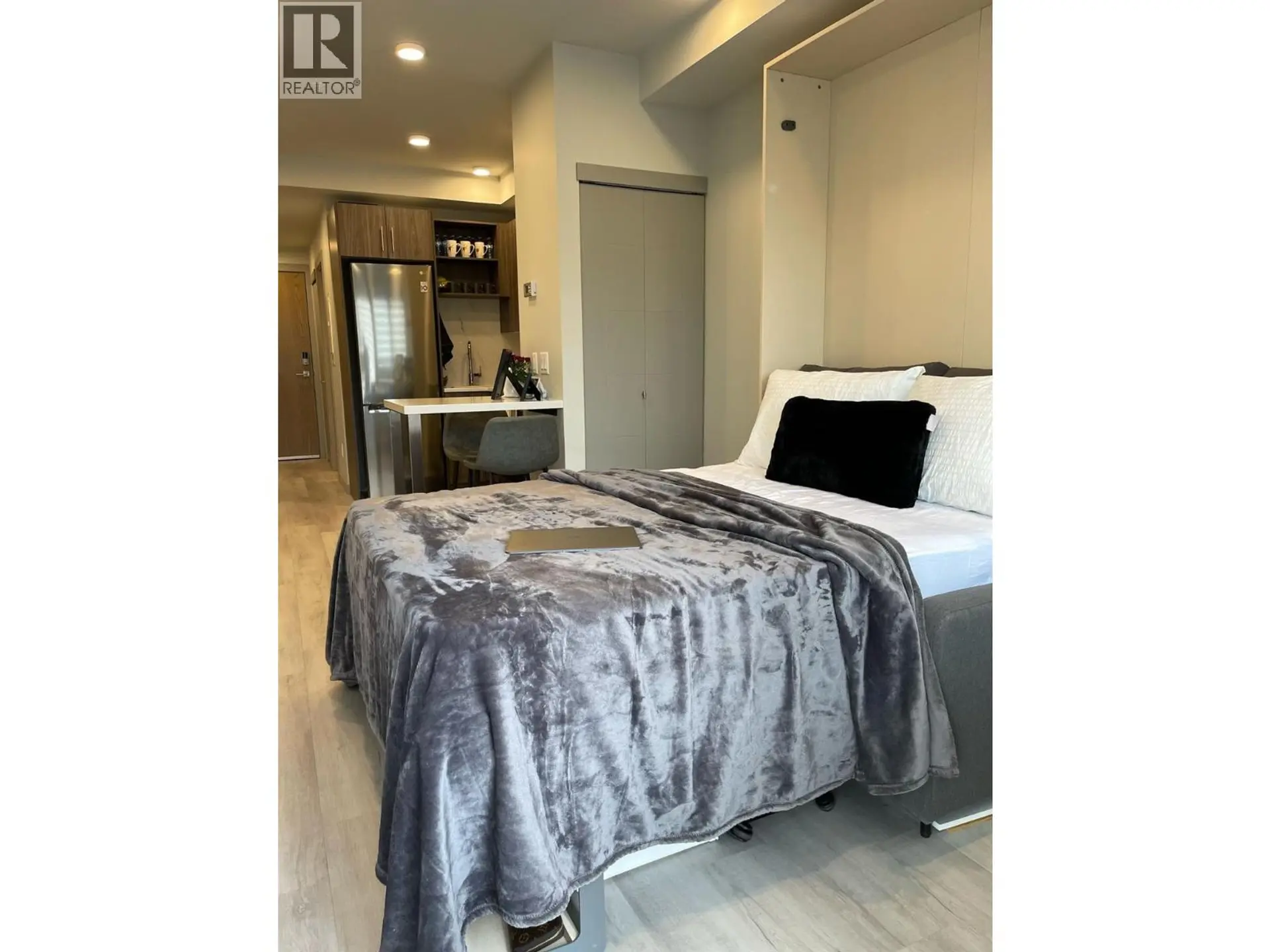 #215 345 DOUGALL Road N - Image 7