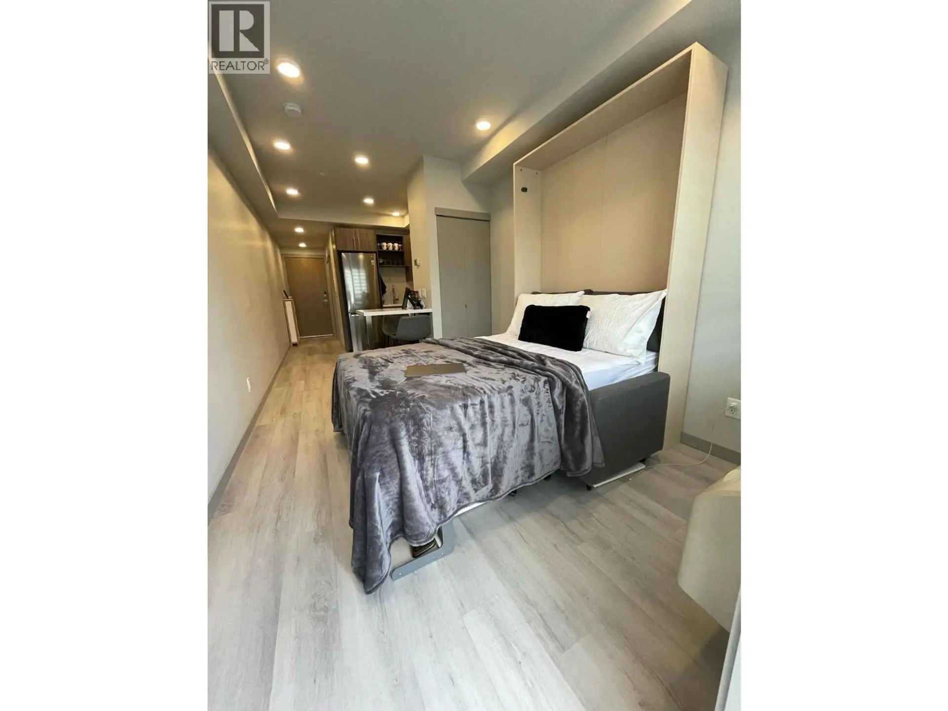 #215 345 DOUGALL Road N - Image 8