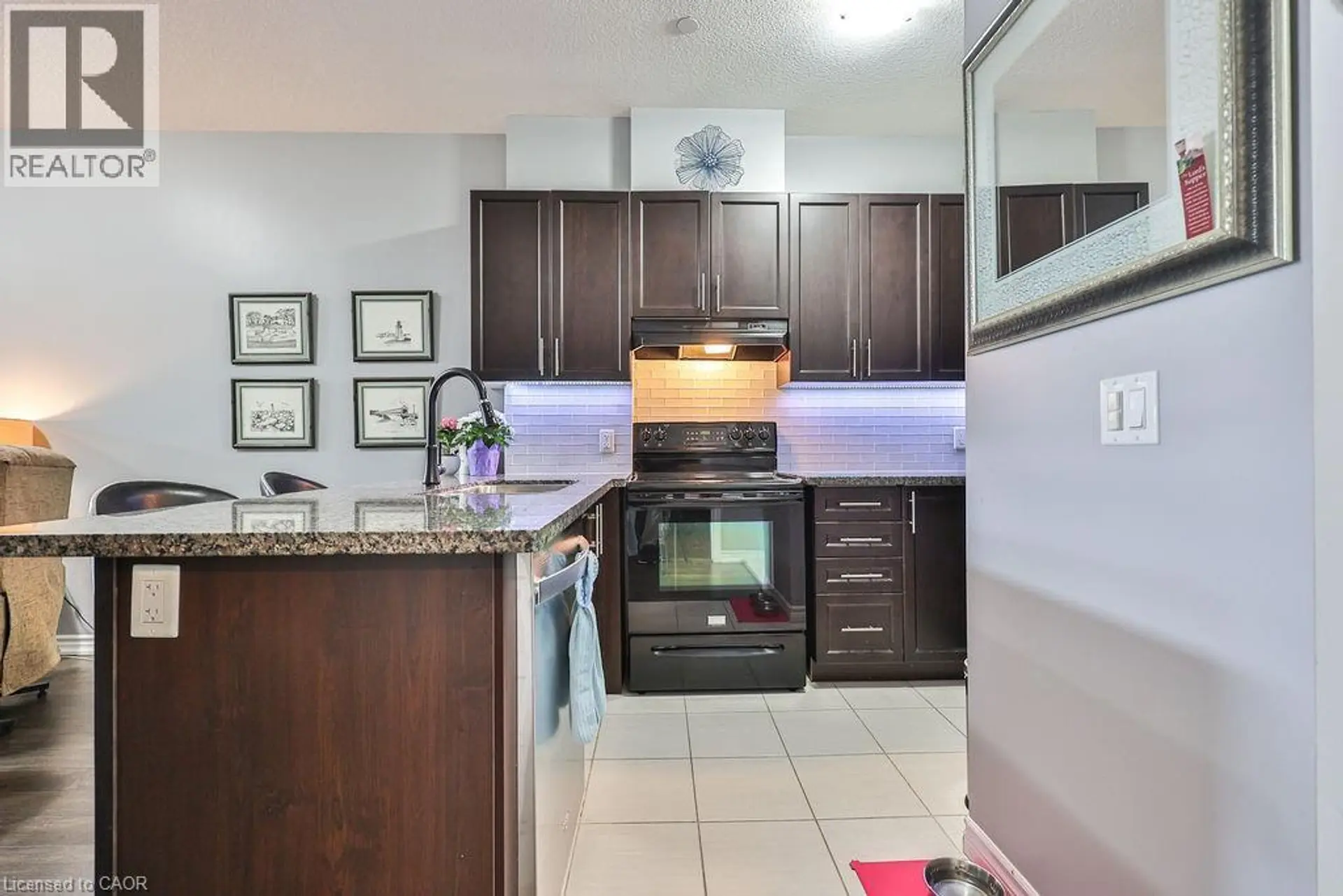 #310 95 WILSON Street W - Image 6