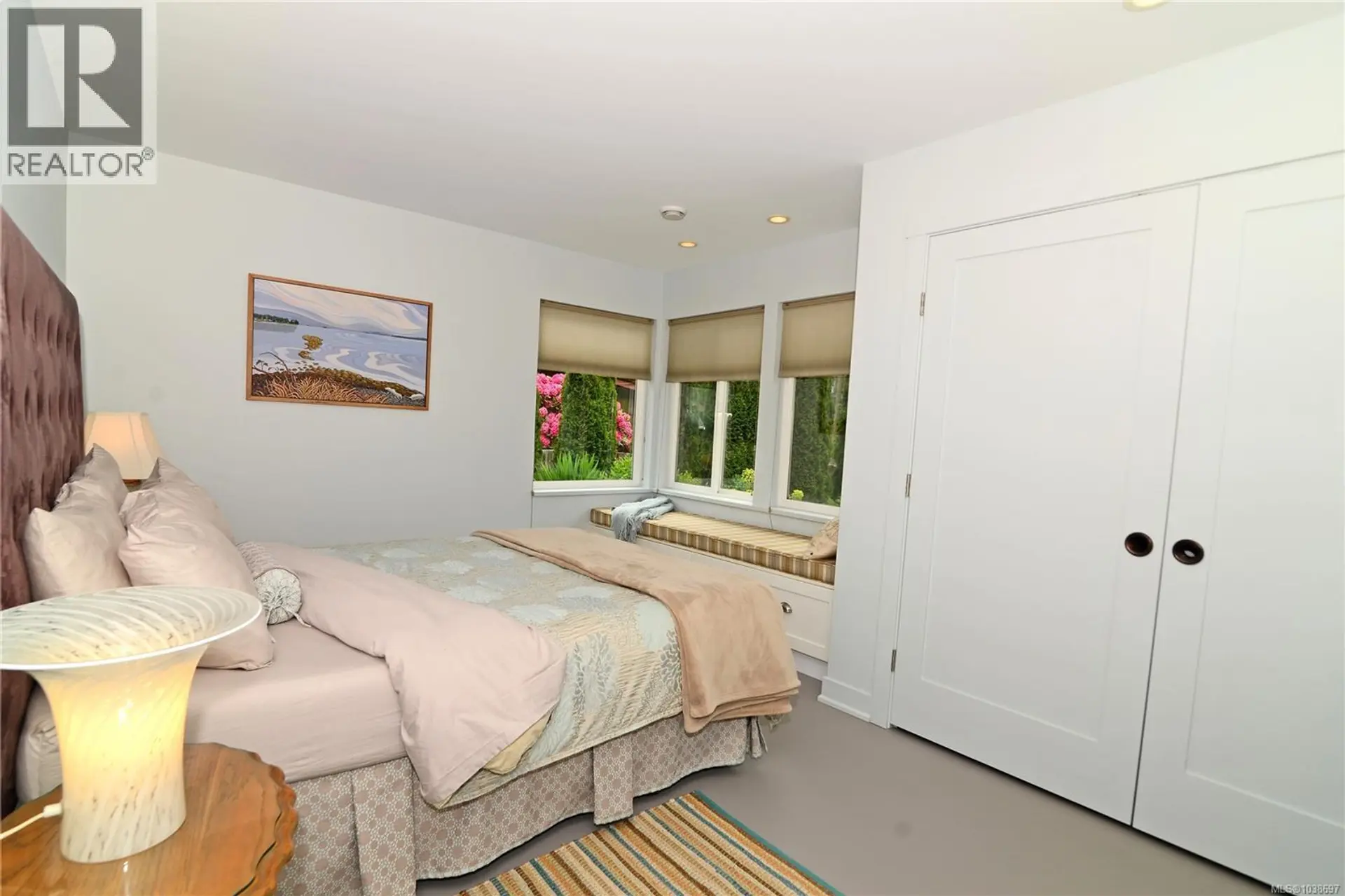 3881 Charlton Dr - Image 10
