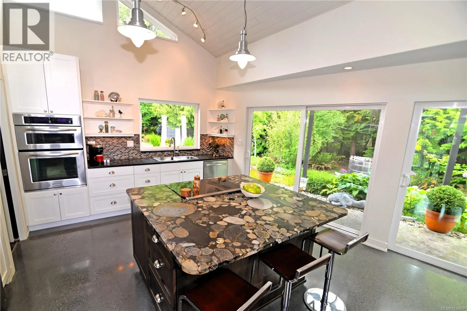 3881 Charlton Dr - Image 13