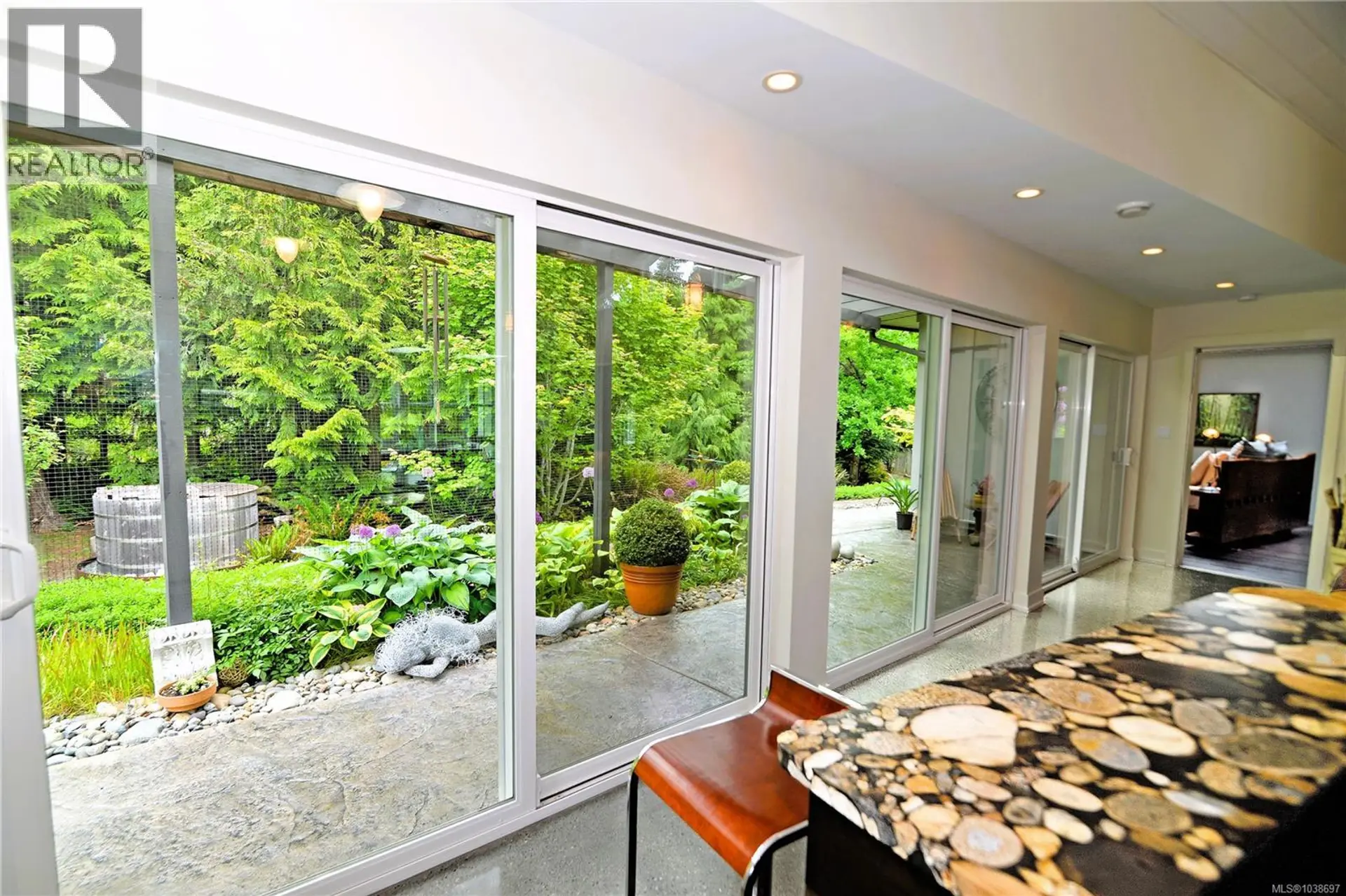 3881 Charlton Dr - Image 15