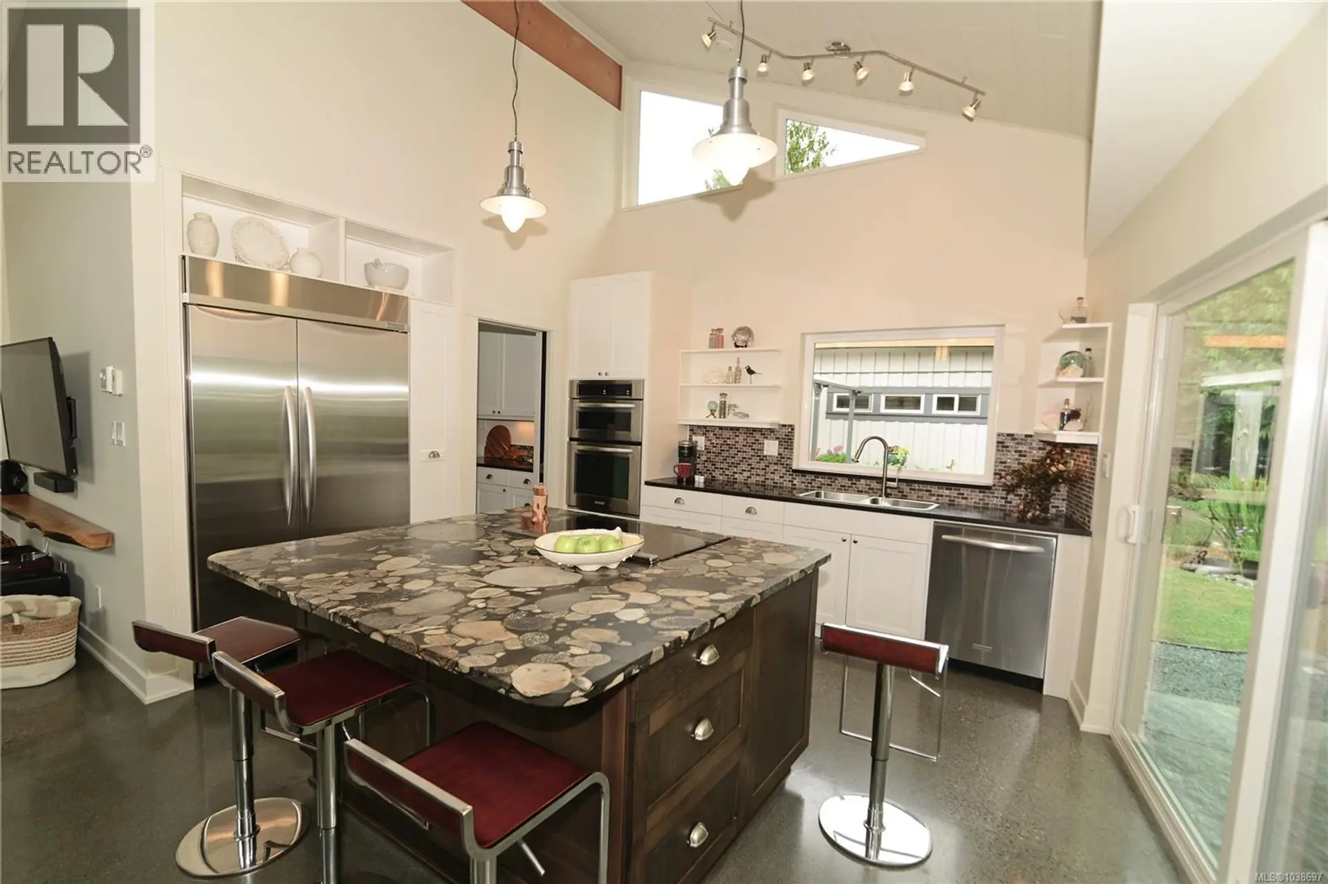 3881 Charlton Dr - Image 3