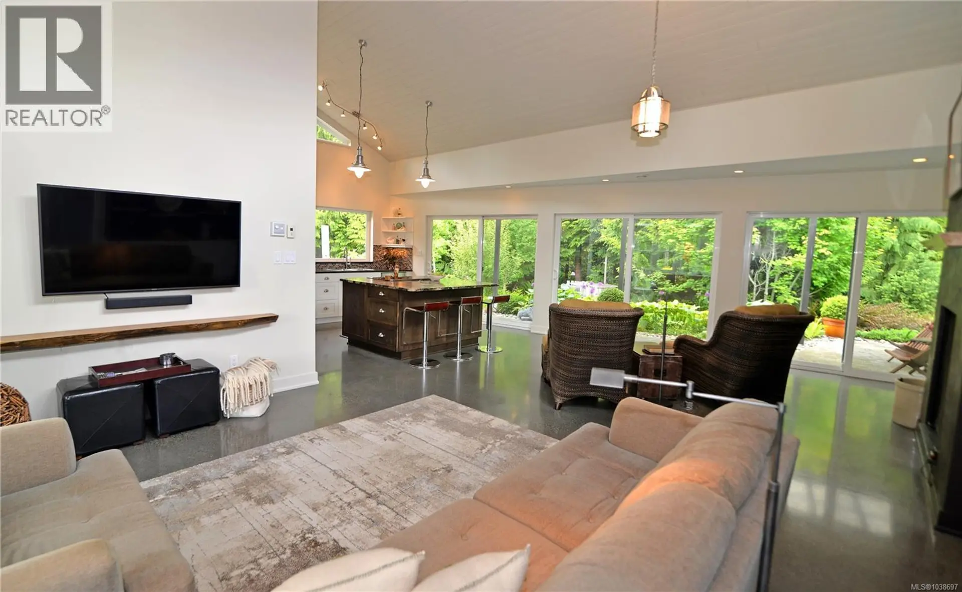 3881 Charlton Dr - Image 4