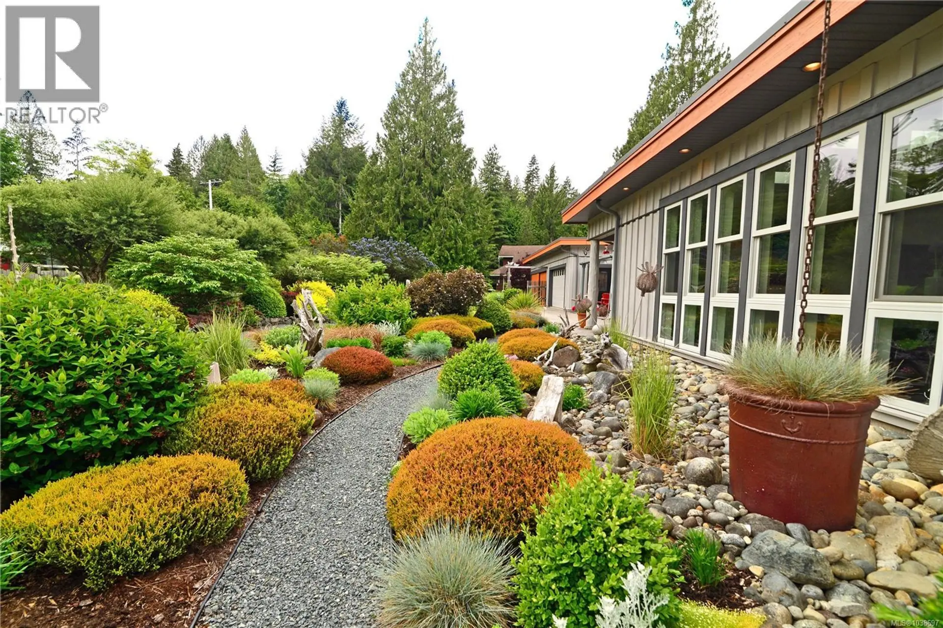 3881 Charlton Dr - Image 6