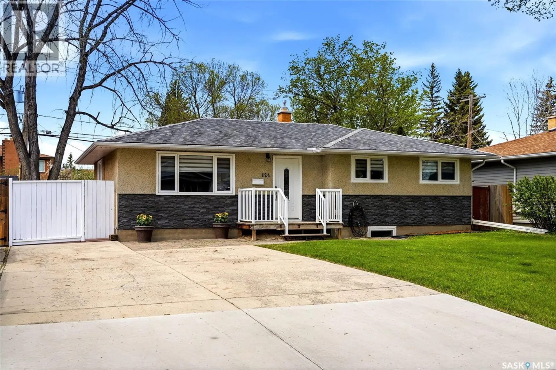 Property at 124 Riddell CRESCENT, Regina, SK