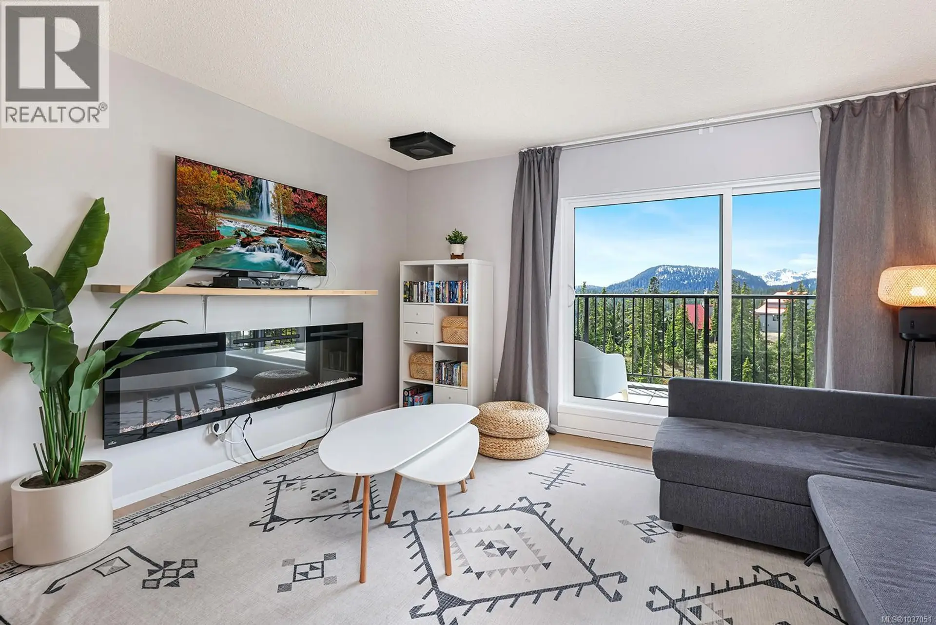 Property at #303 695 Castle Crag Cres, Courtenay, BC