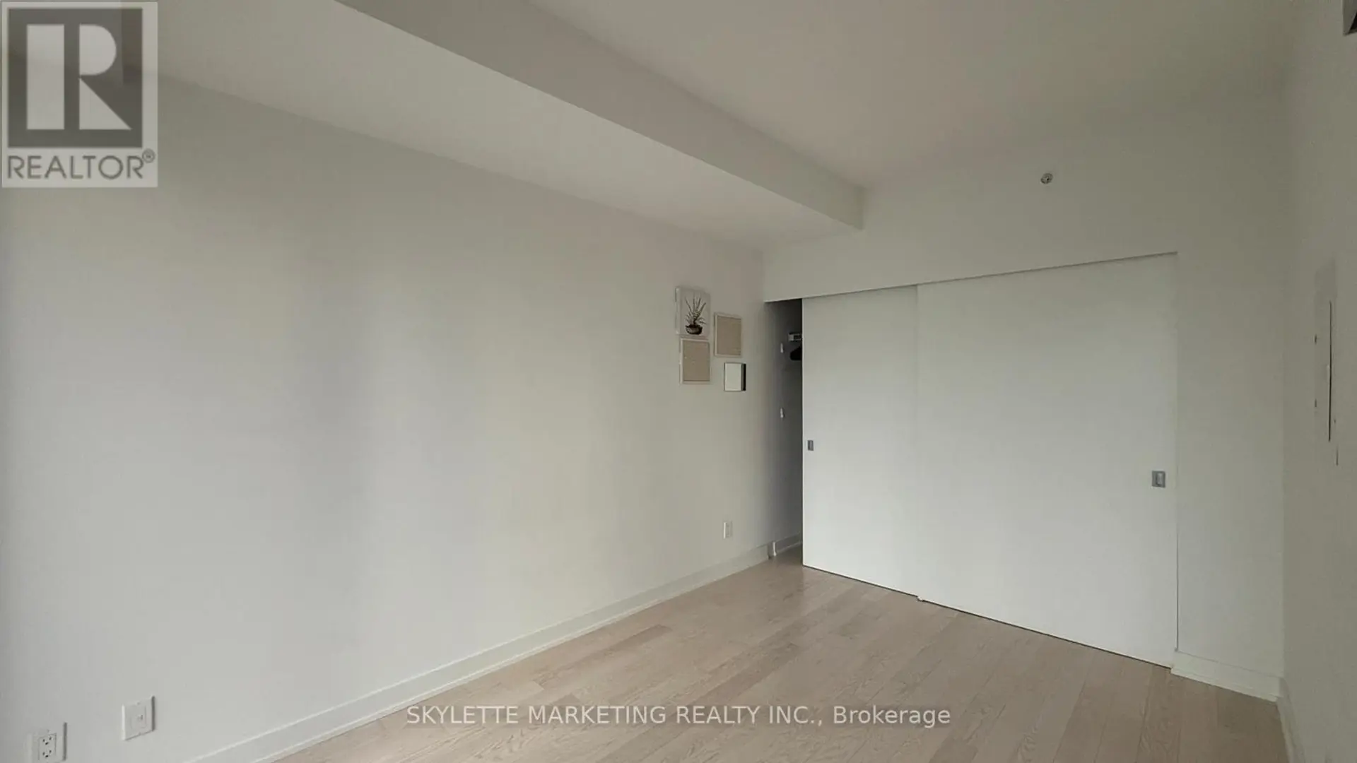 #3607 20 LOMBARD STREET - Image 6