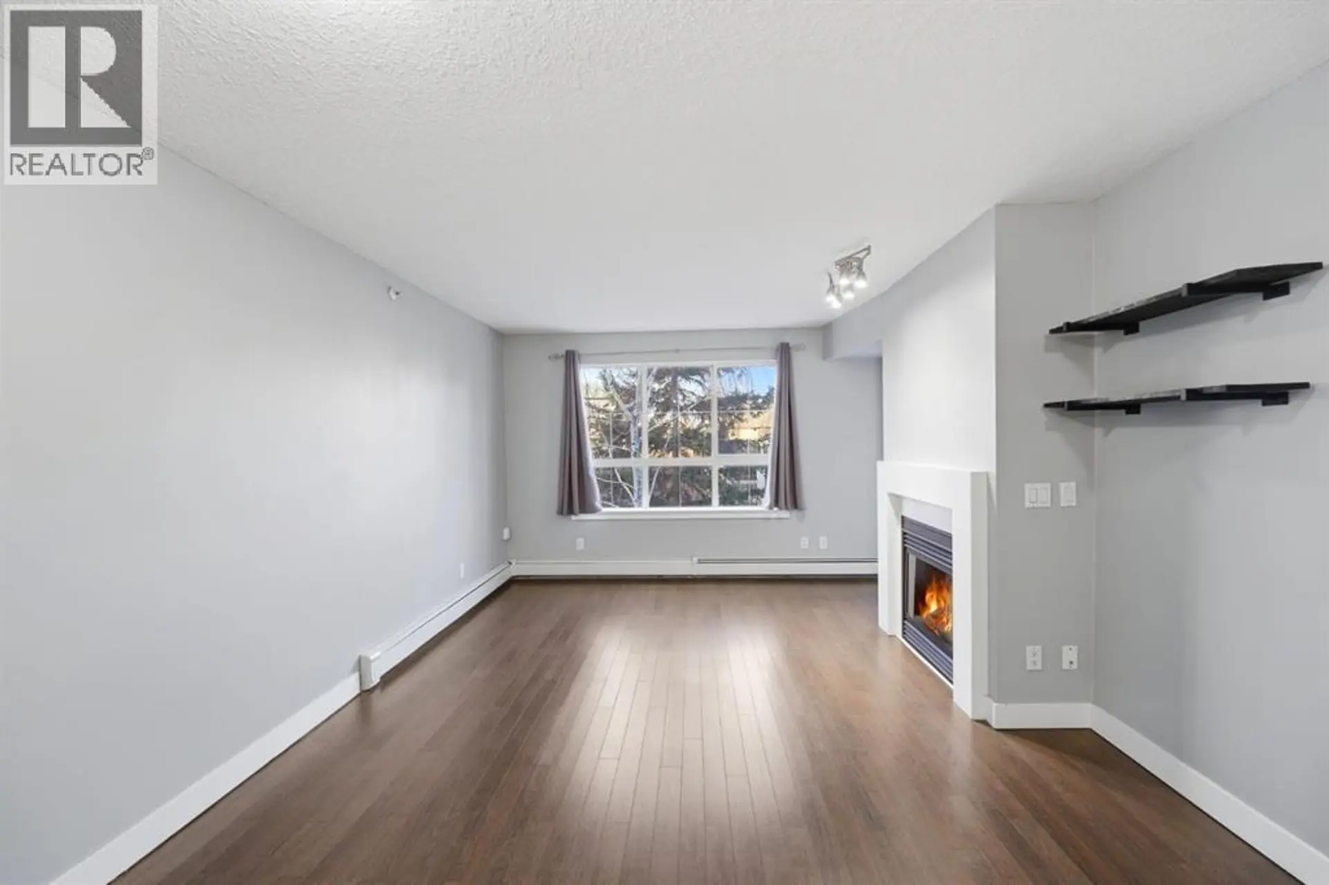 #426 35 Richard Court SW - Image 4