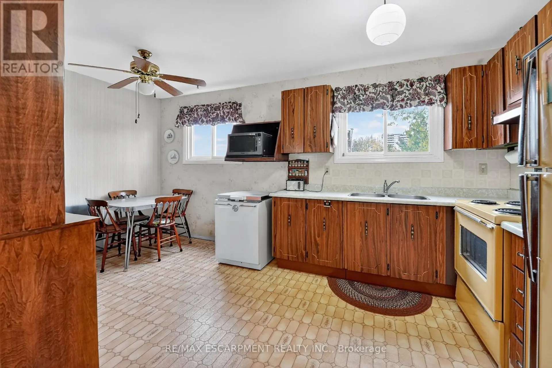 #1 34 BOW VALLEY DRIVE - Image 9
