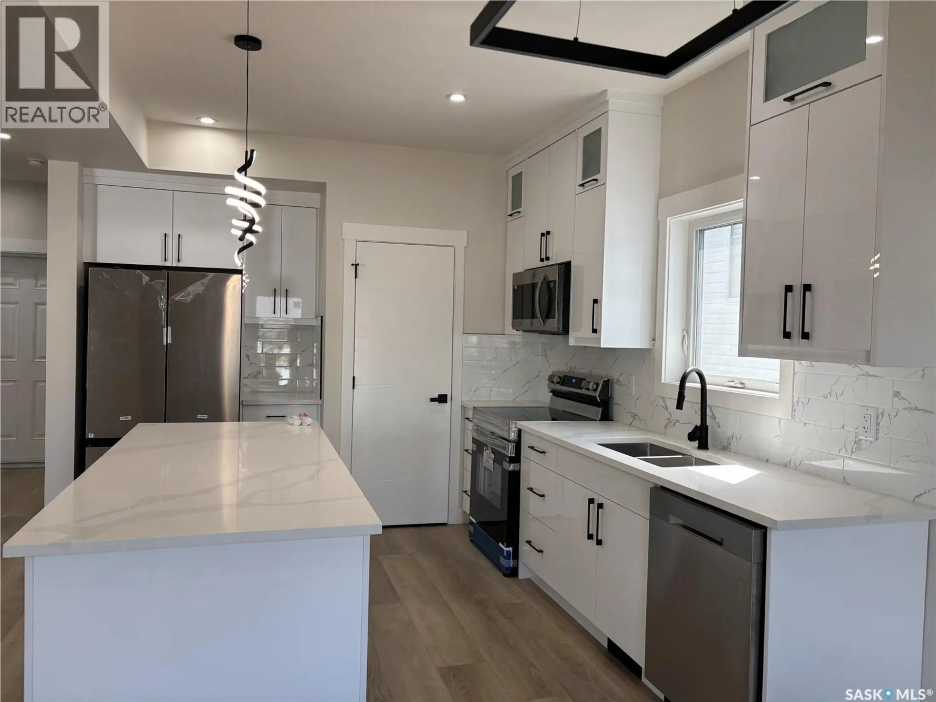 222 Veterans DRIVE - Image 7