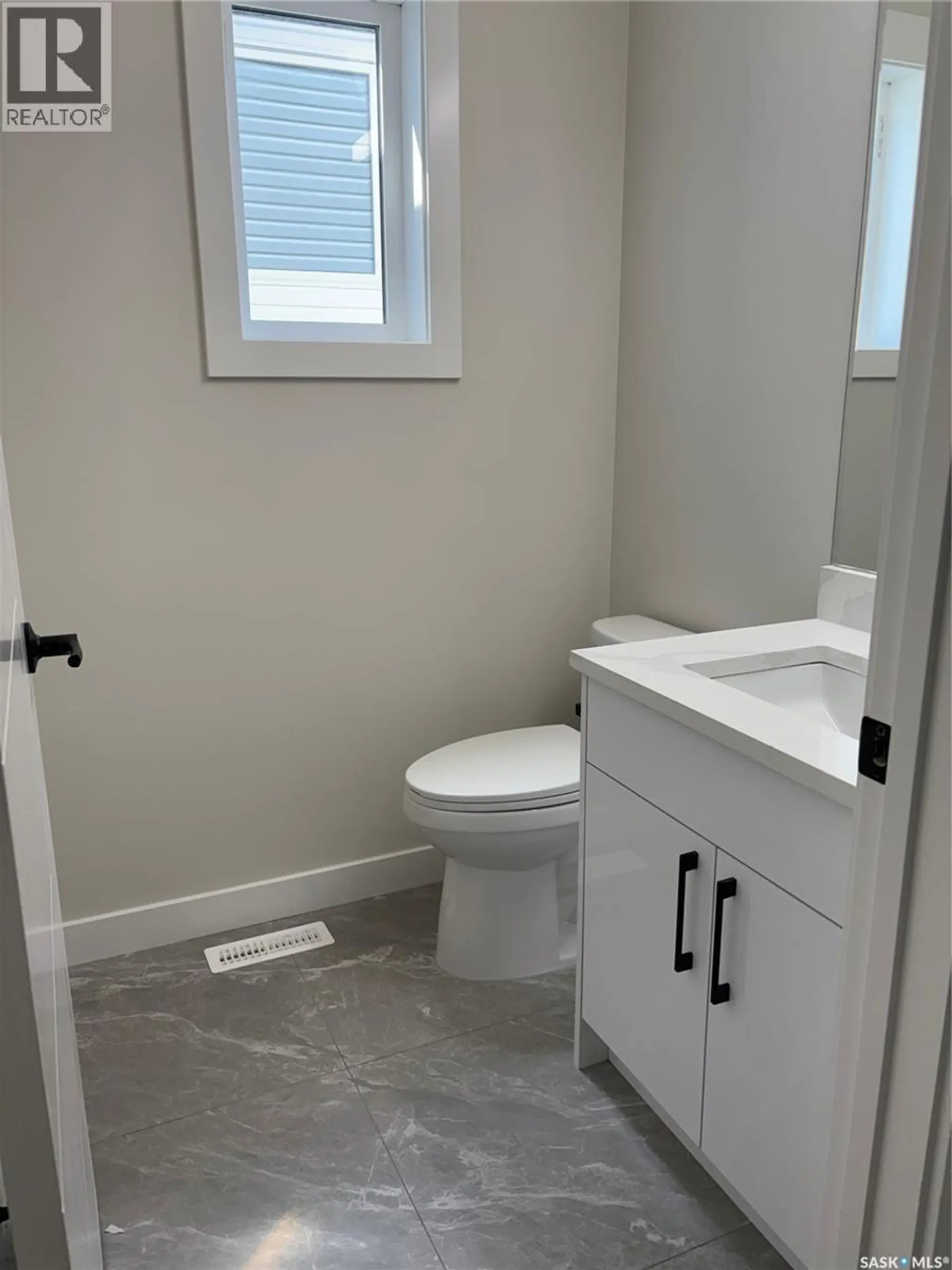 222 Veterans DRIVE - Image 15