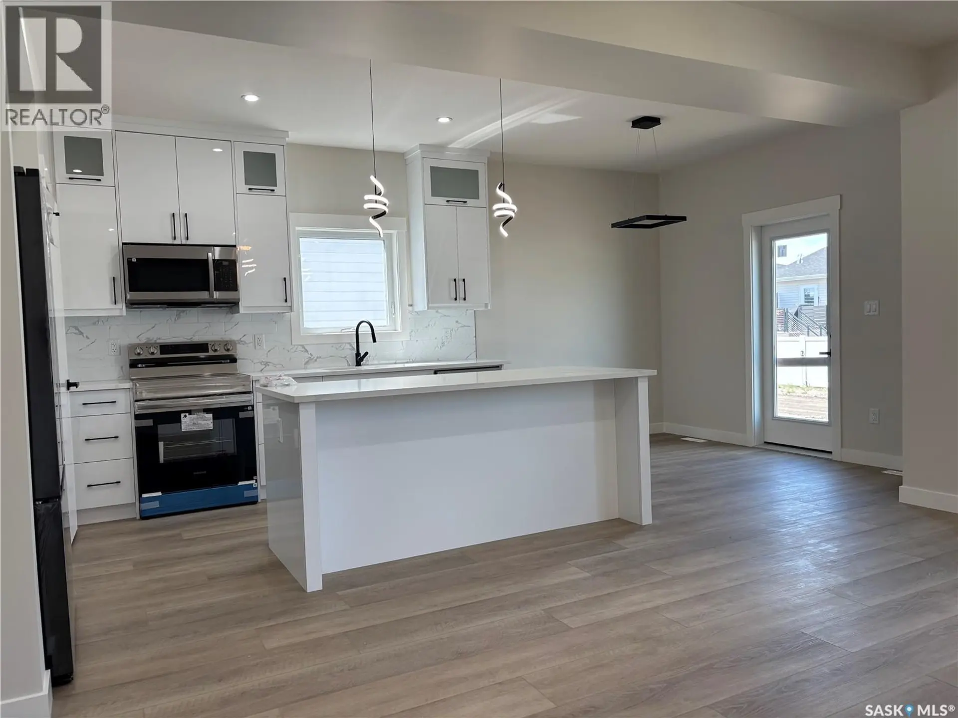 222 Veterans DRIVE - Image 5
