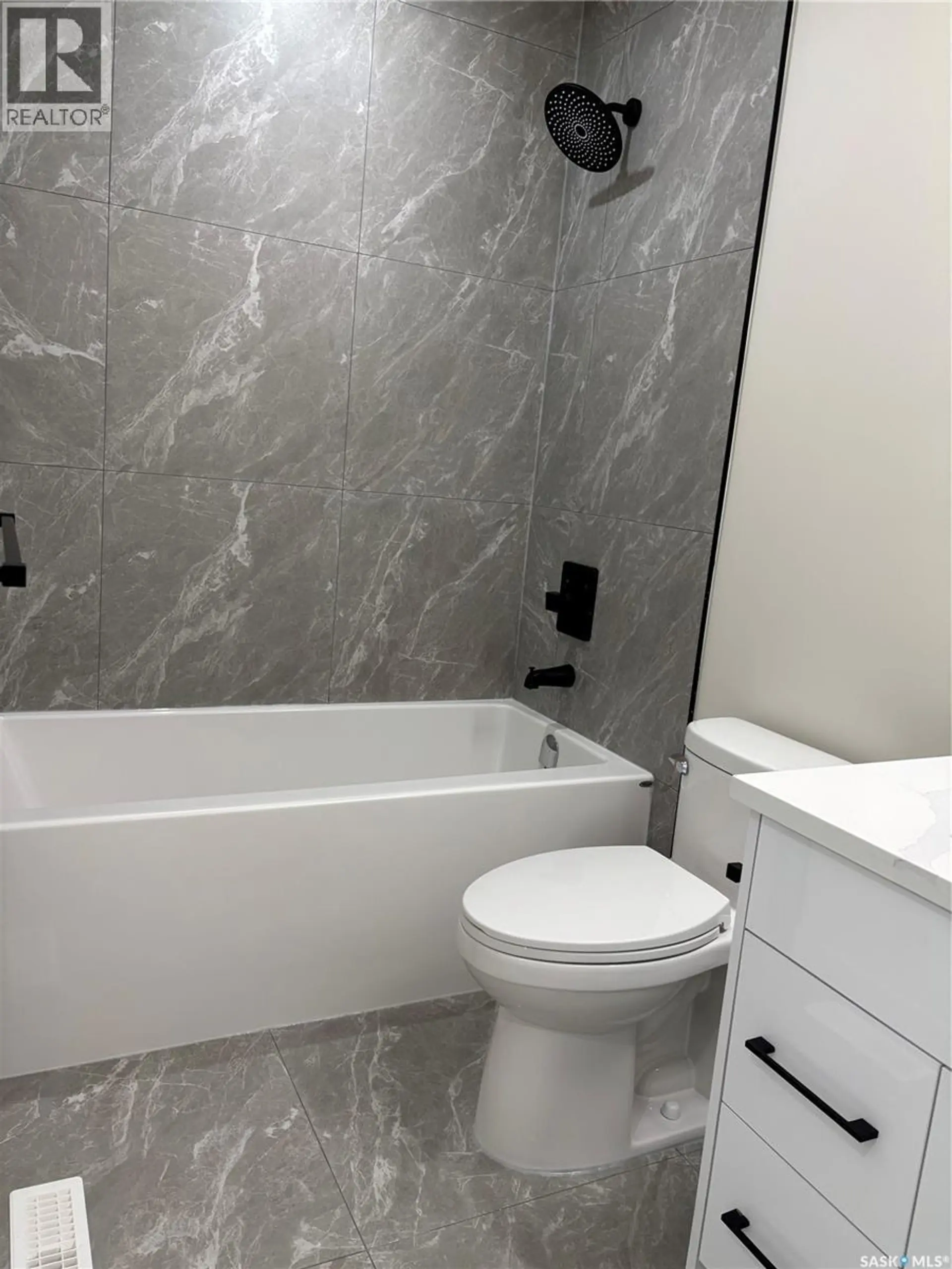 222 Veterans DRIVE - Image 13