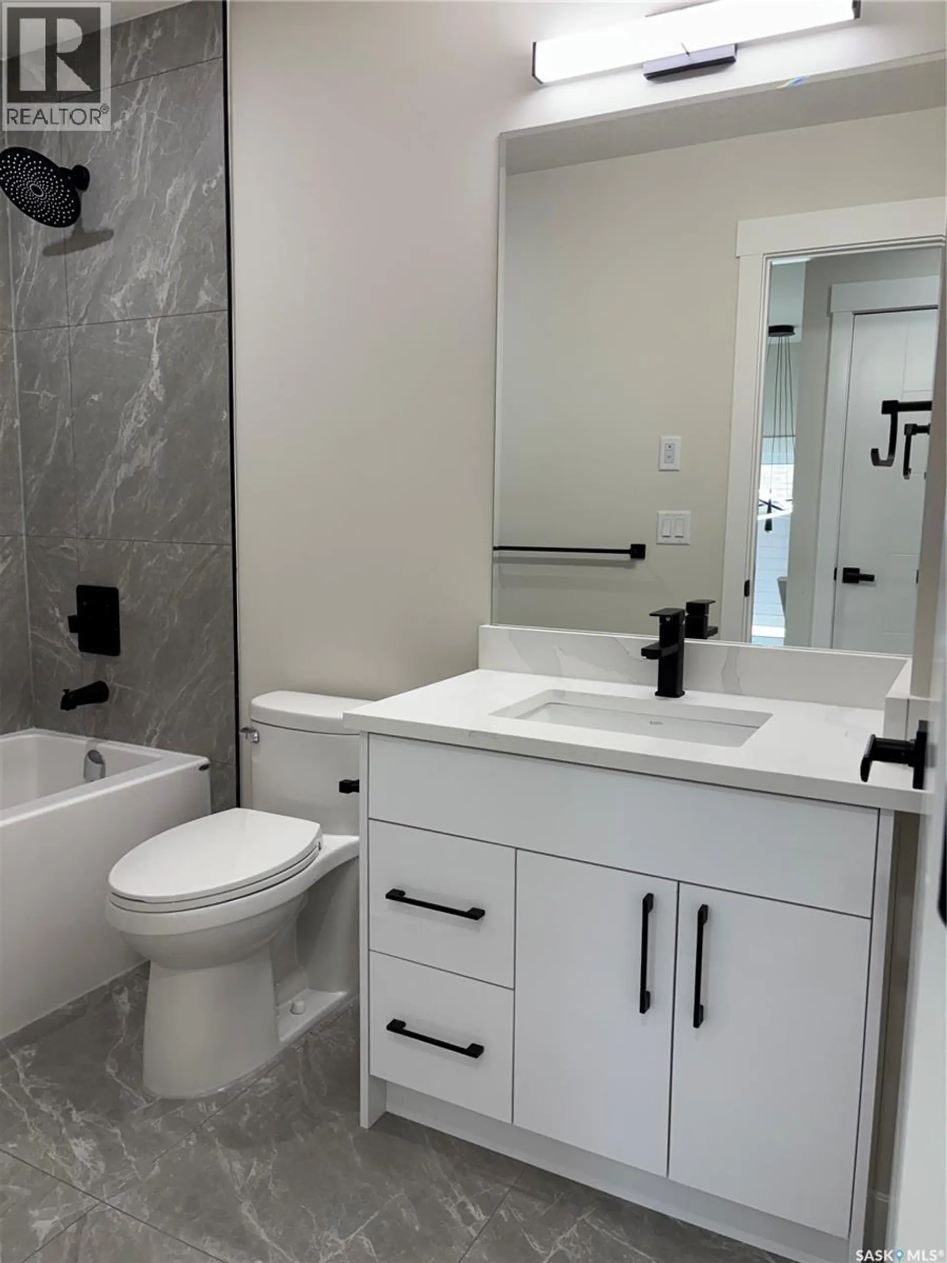 222 Veterans DRIVE - Image 12