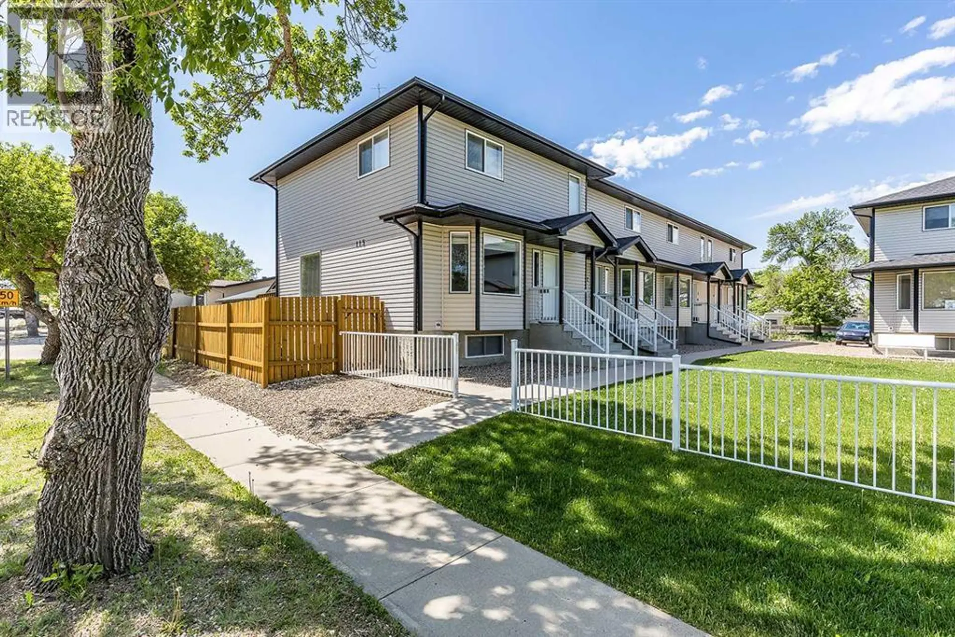 Property at #1 115 3 Street NE, Redcliff, AB